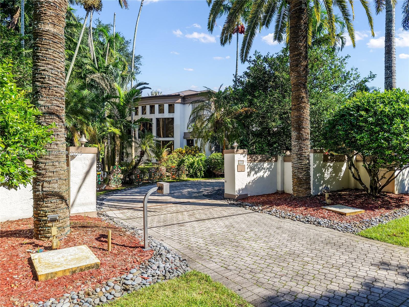 10395 SW 67th Ave Pinecrest, FL 33156