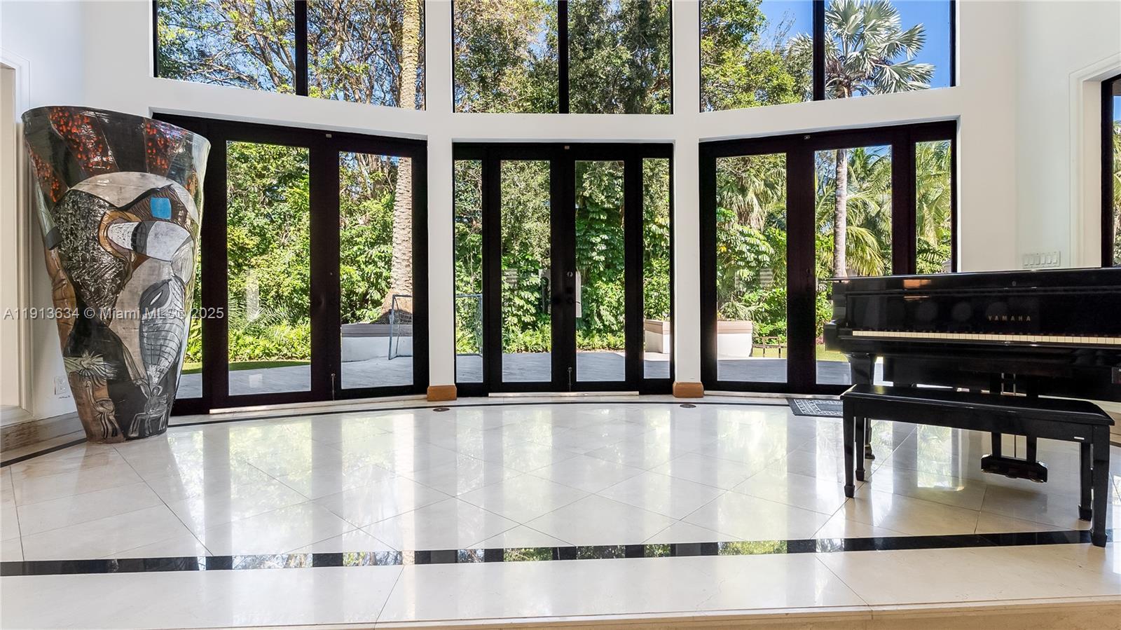 10395 SW 67th Ave Pinecrest, FL 33156