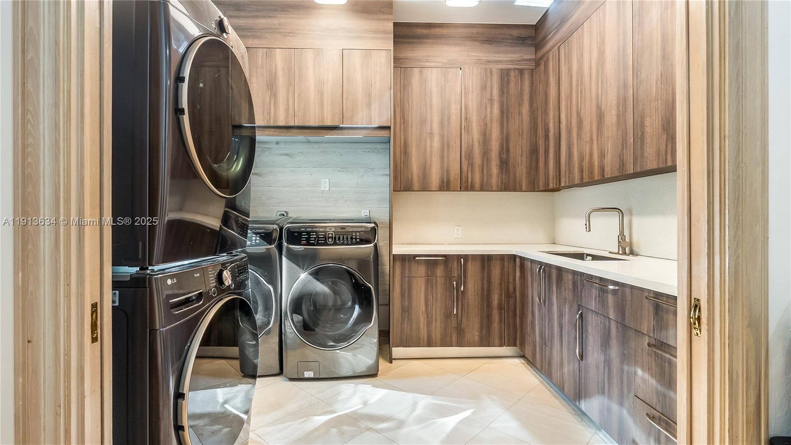 10395 SW 67th Ave Pinecrest, FL 33156