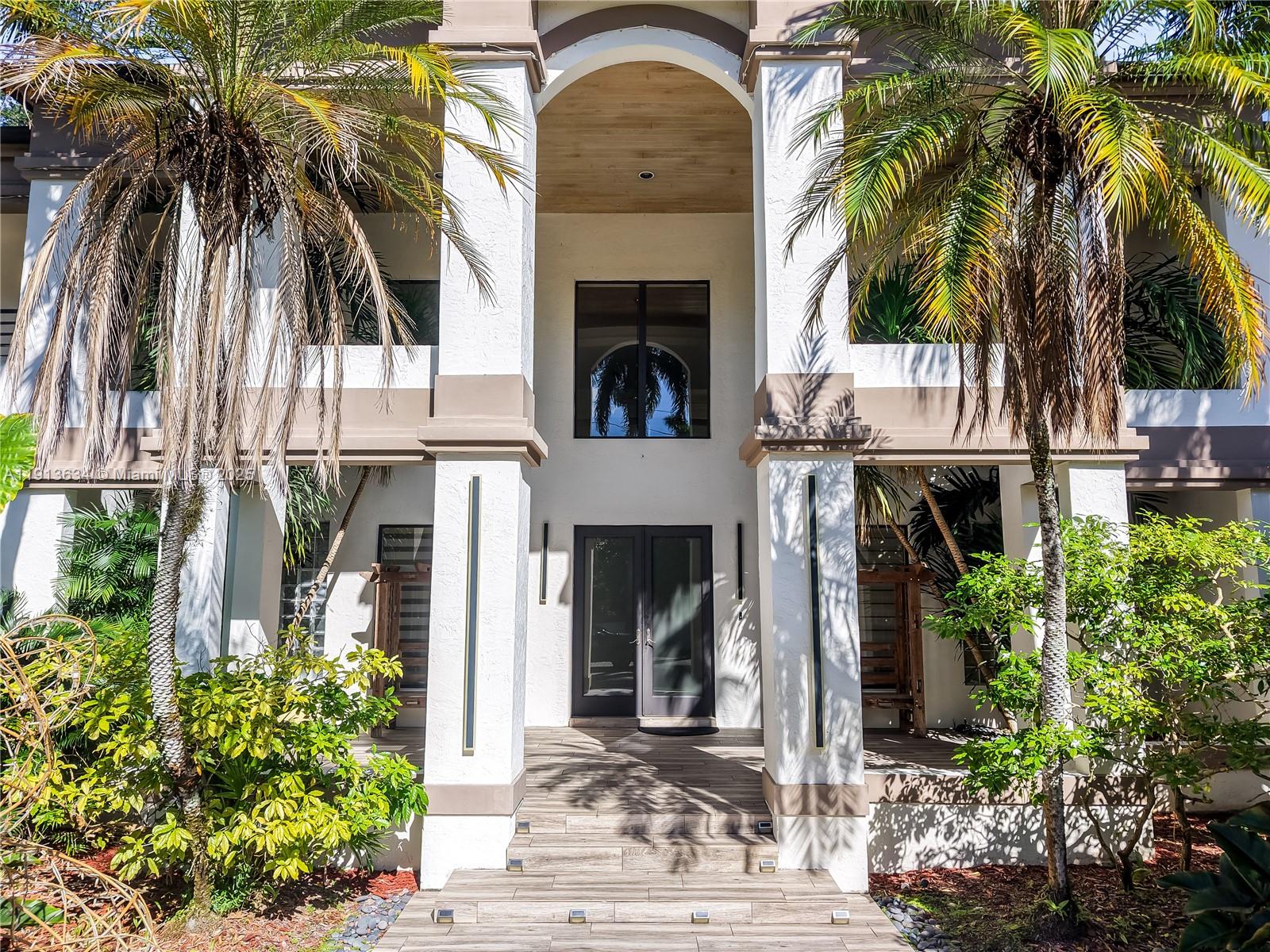 10395 SW 67th Ave Pinecrest, FL 33156