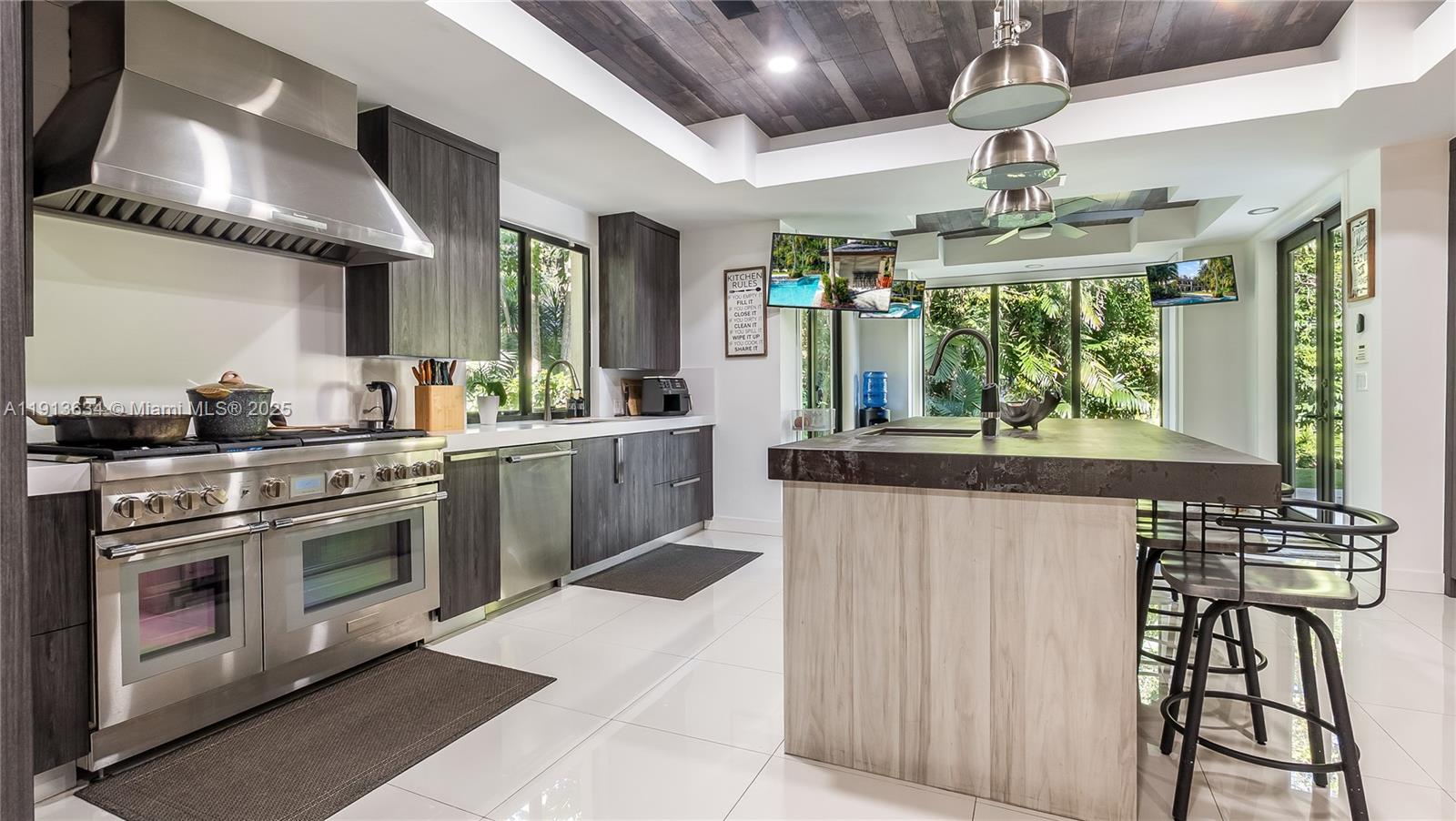 10395 SW 67th Ave Pinecrest, FL 33156