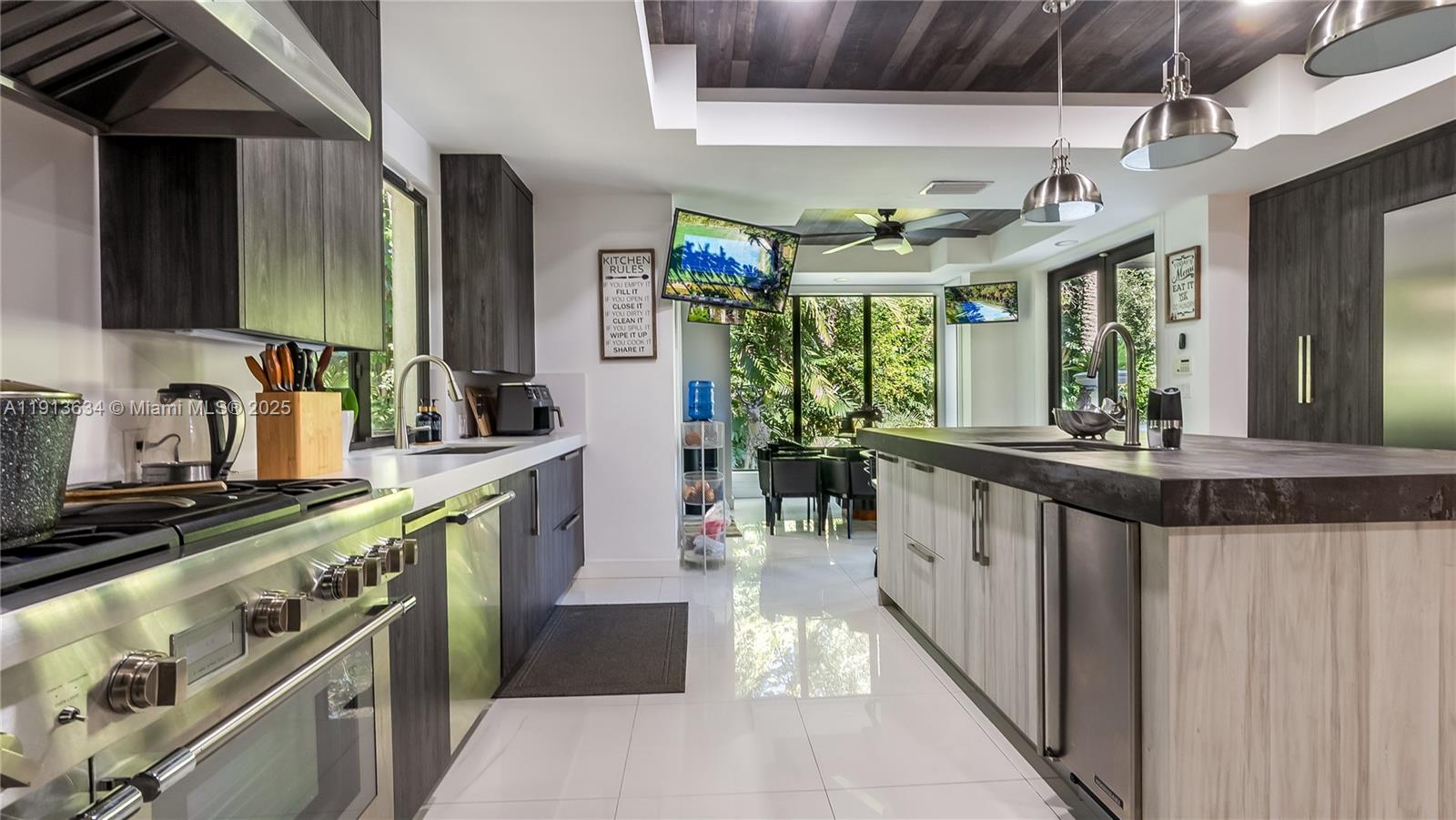 10395 SW 67th Ave Pinecrest, FL 33156