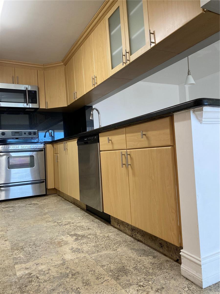 image Commodore Club East6