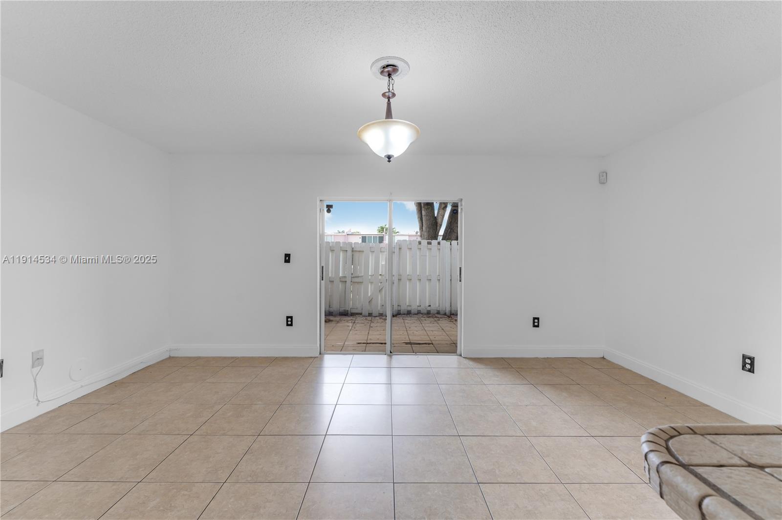 6350 SW 139th Ave Miami, FL 33183