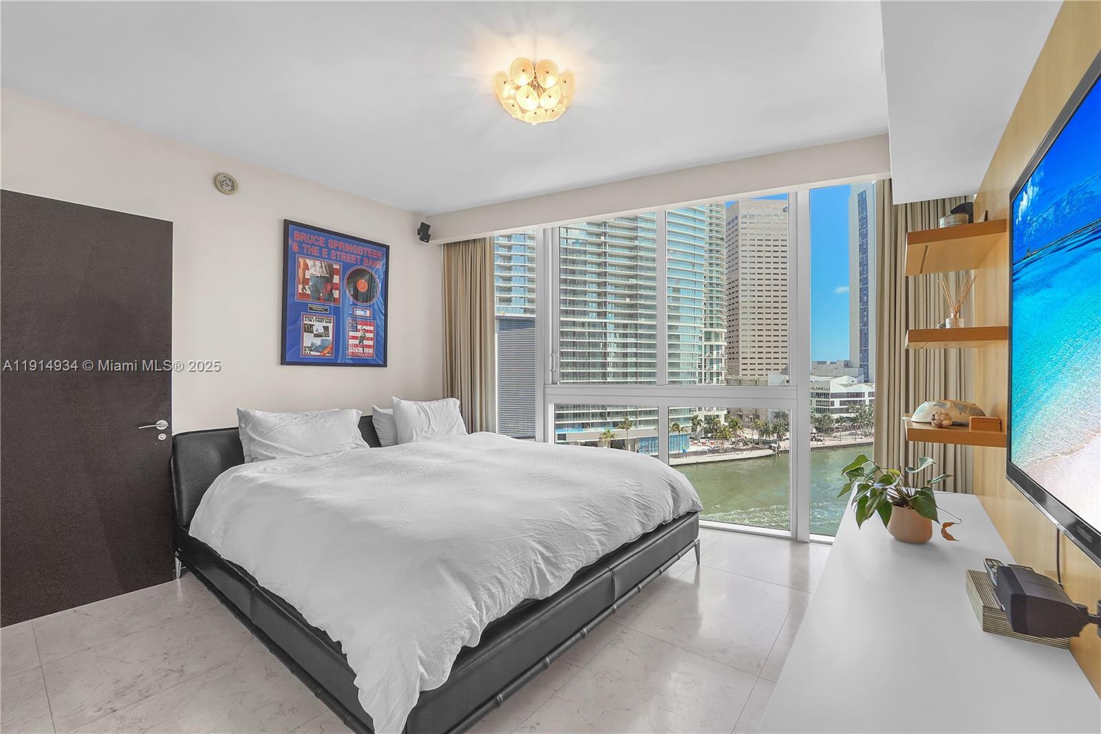 465 Brickell Ave #1001 Miami, FL 33131
