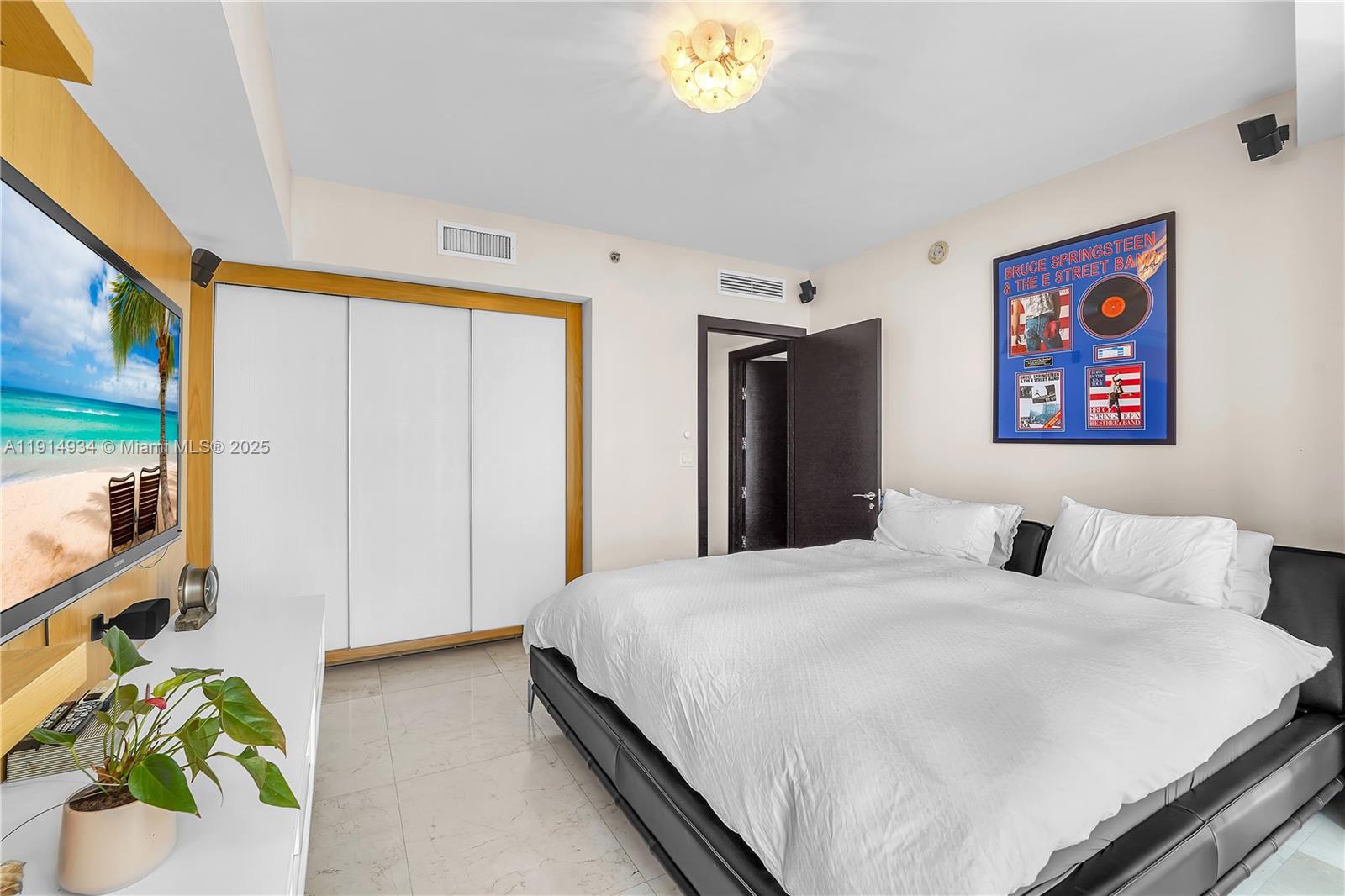 465 Brickell Ave #1001 Miami, FL 33131