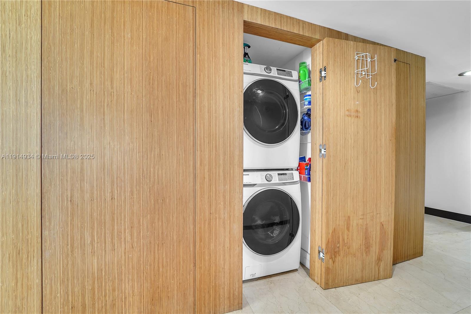 465 Brickell Ave #1001 Miami, FL 33131