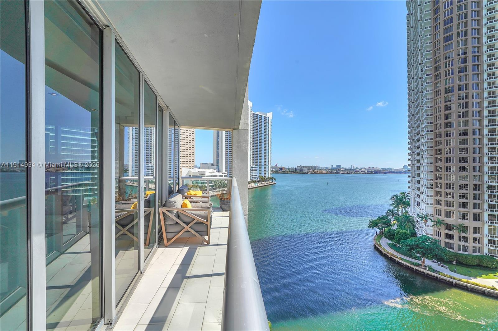 465 Brickell Ave #1001 Miami, FL 33131