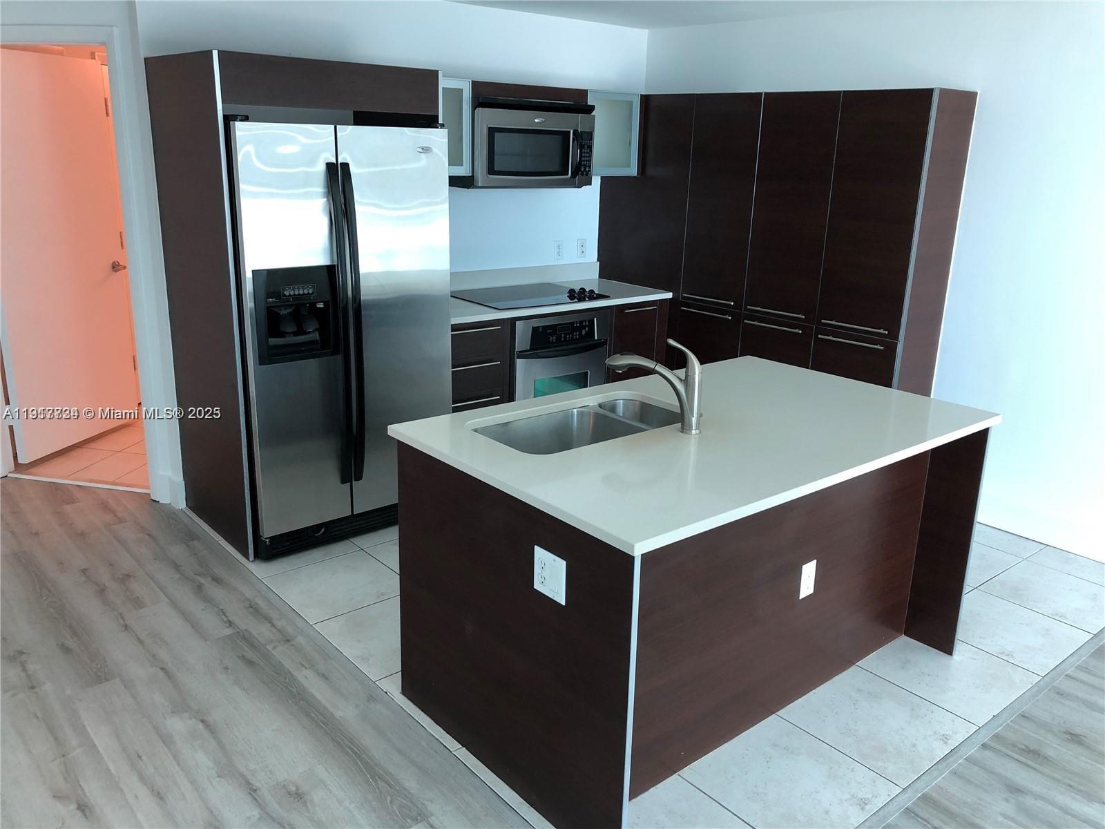 1900 N Bayshore Dr #3907