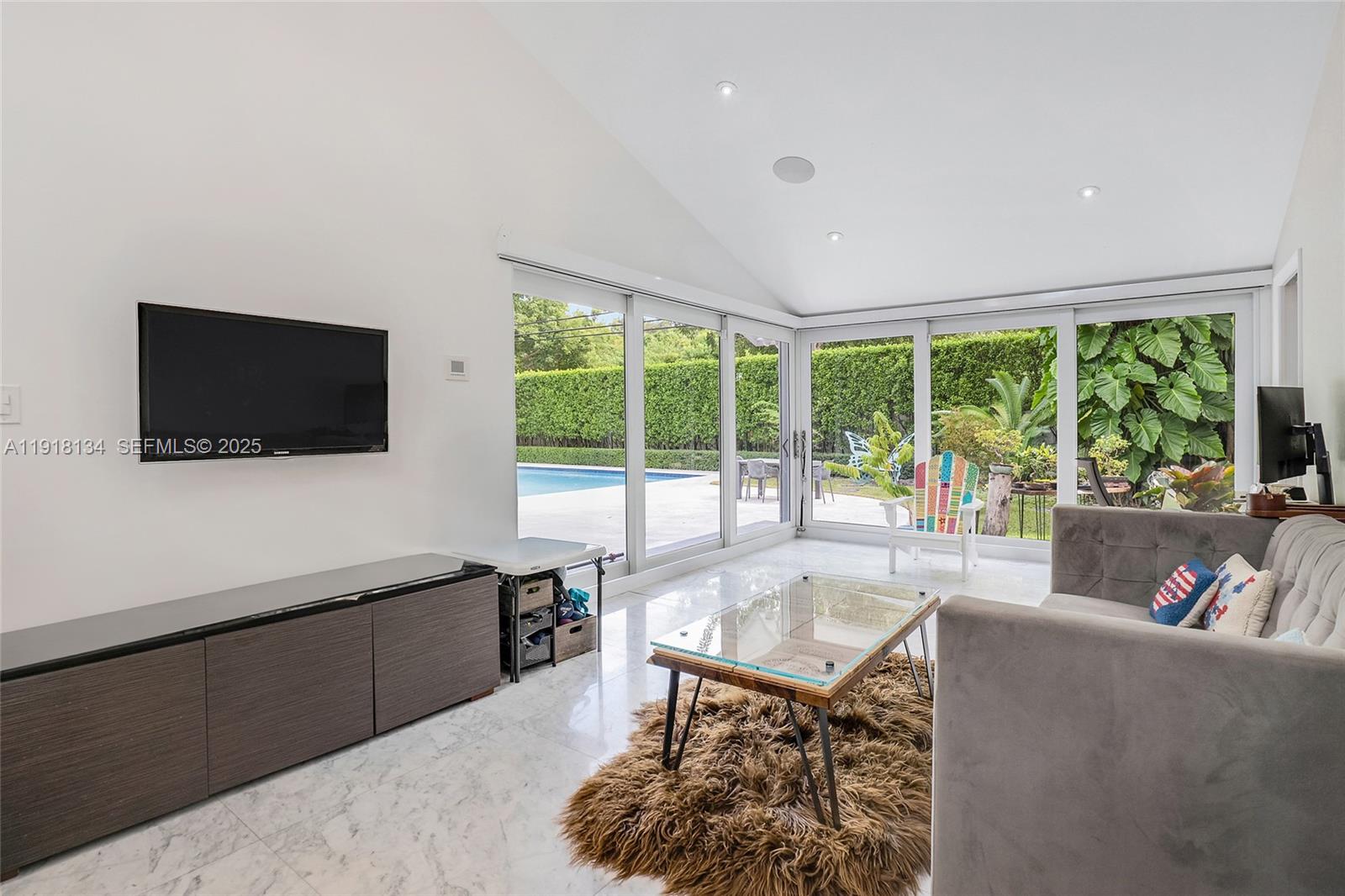 259 E Shore Dr Miami, FL 33133