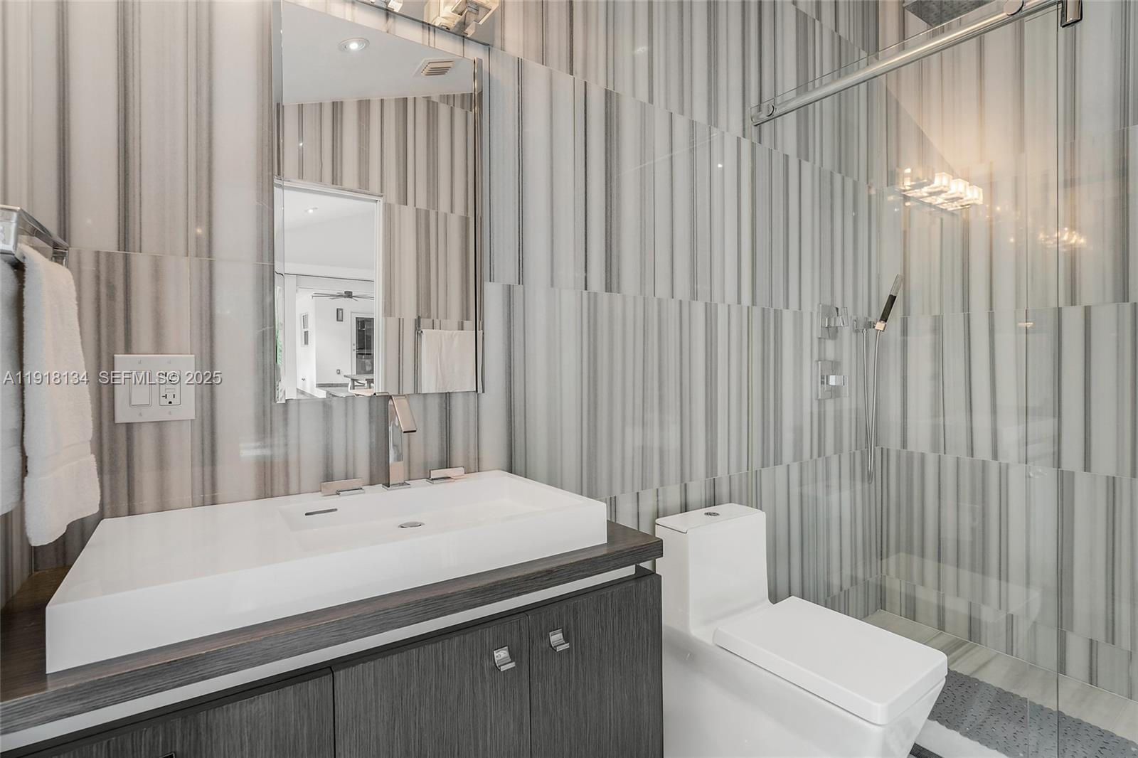 259 E Shore Dr Miami, FL 33133