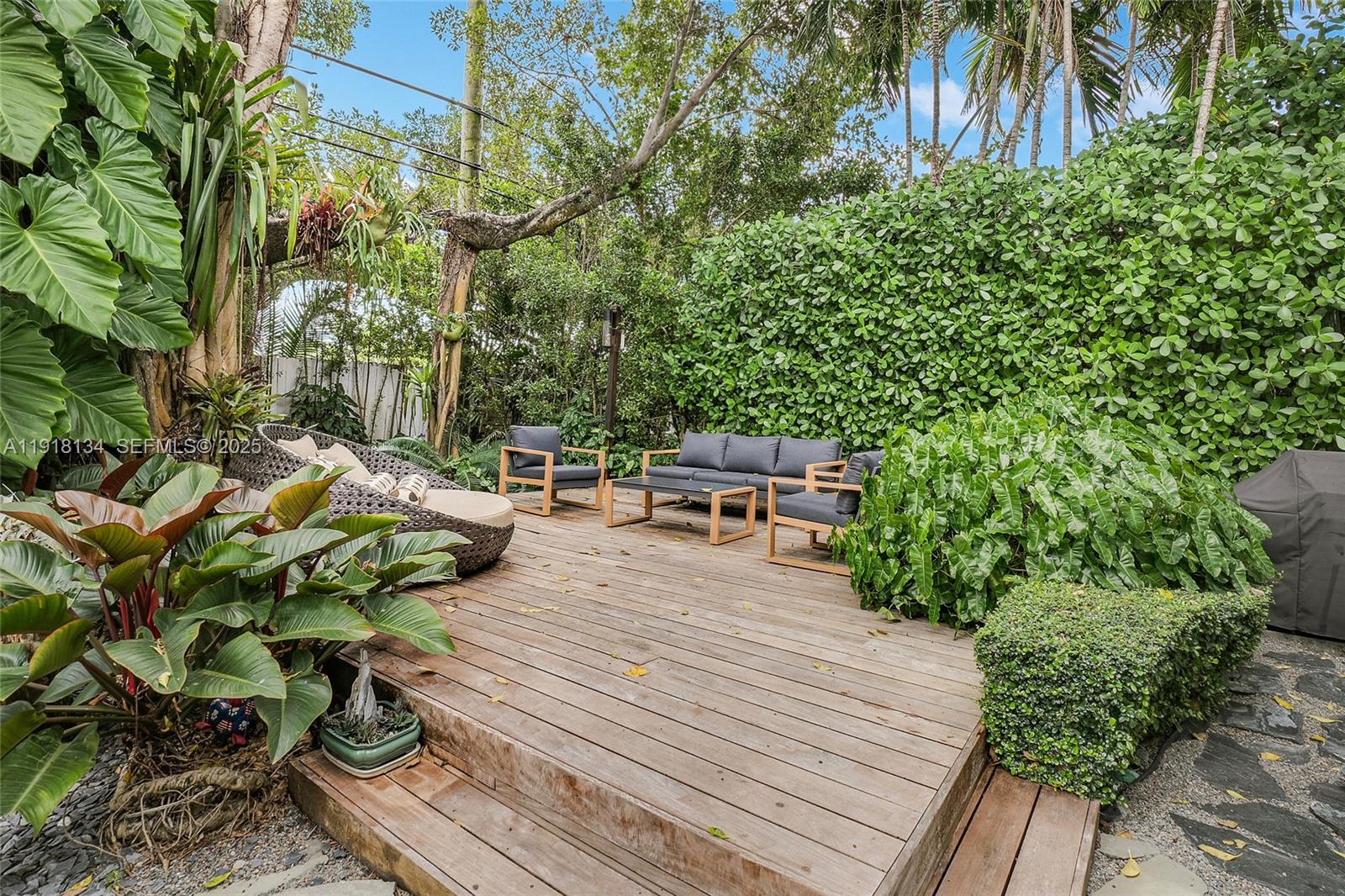 259 E Shore Dr Miami, FL 33133