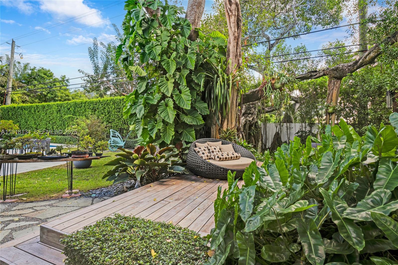 259 E Shore Dr Miami, FL 33133