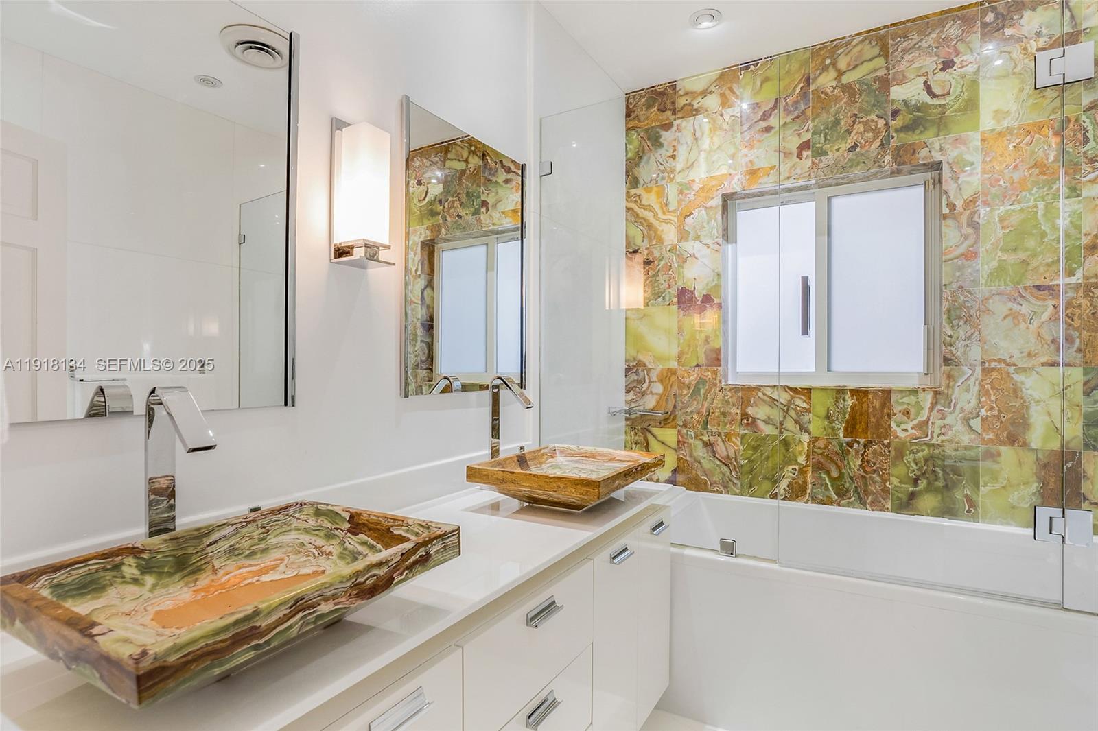 259 E Shore Dr Miami, FL 33133