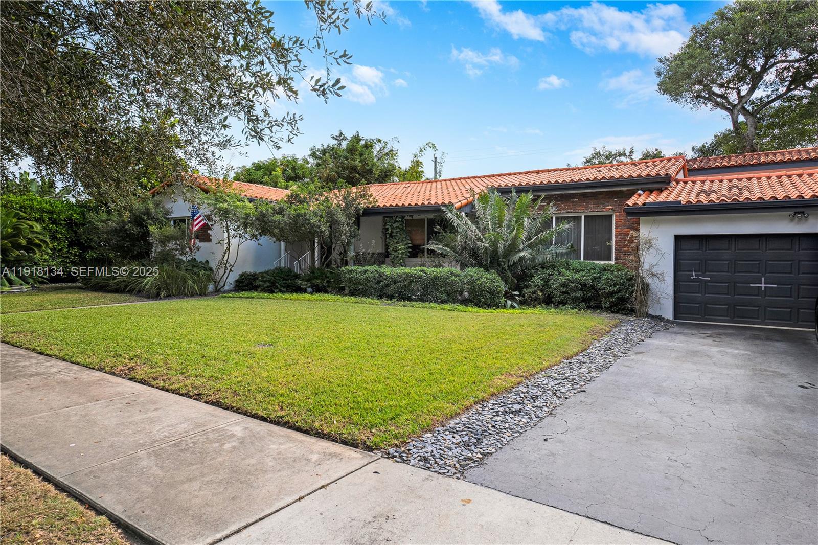 259 E Shore Dr Miami, FL 33133