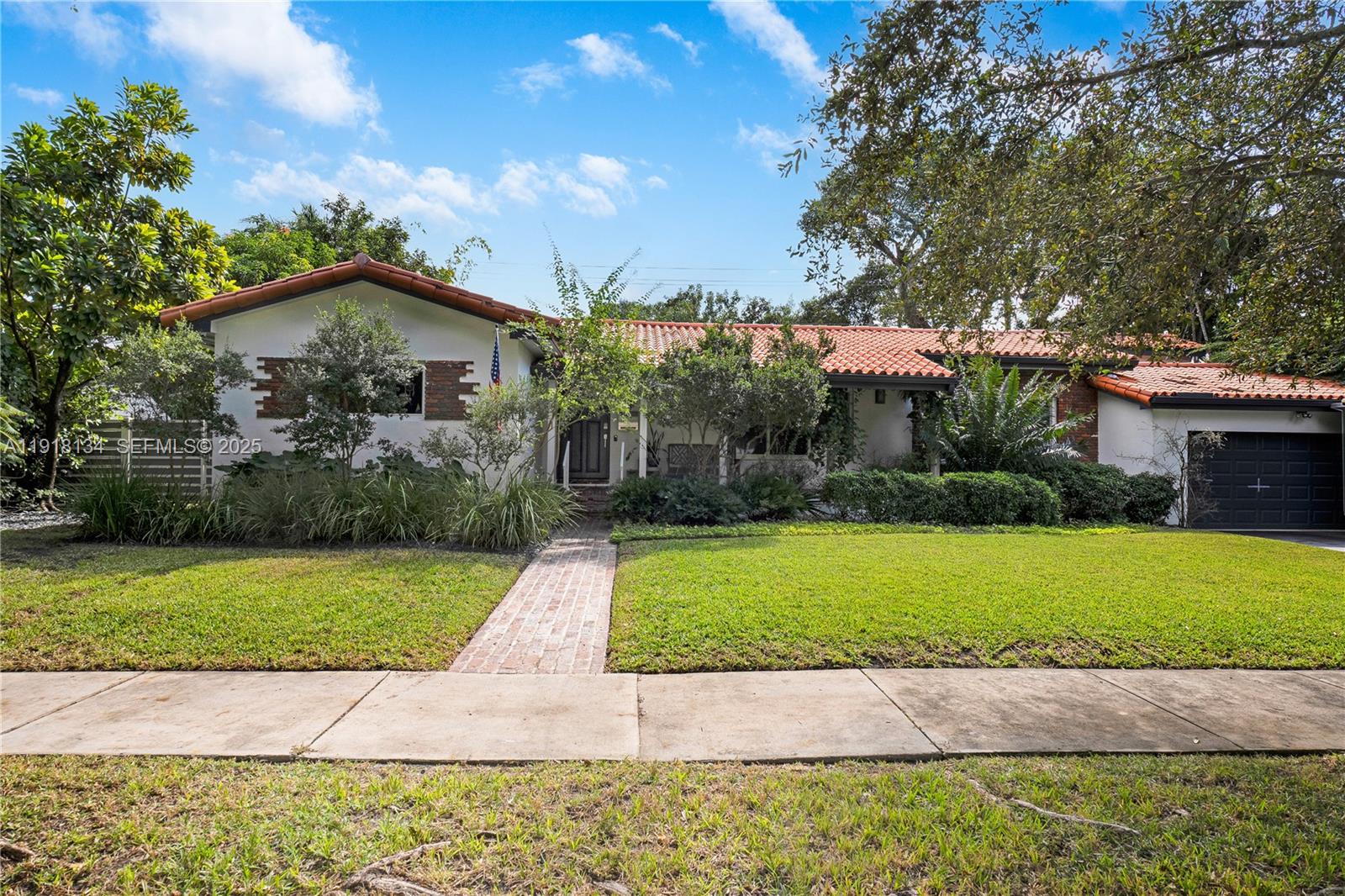 259 E Shore Dr Miami, FL 33133