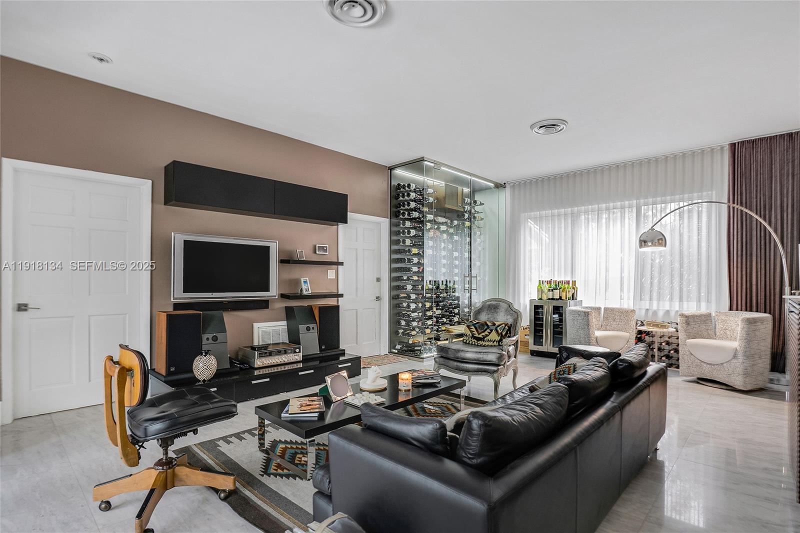 259 E Shore Dr Miami, FL 33133