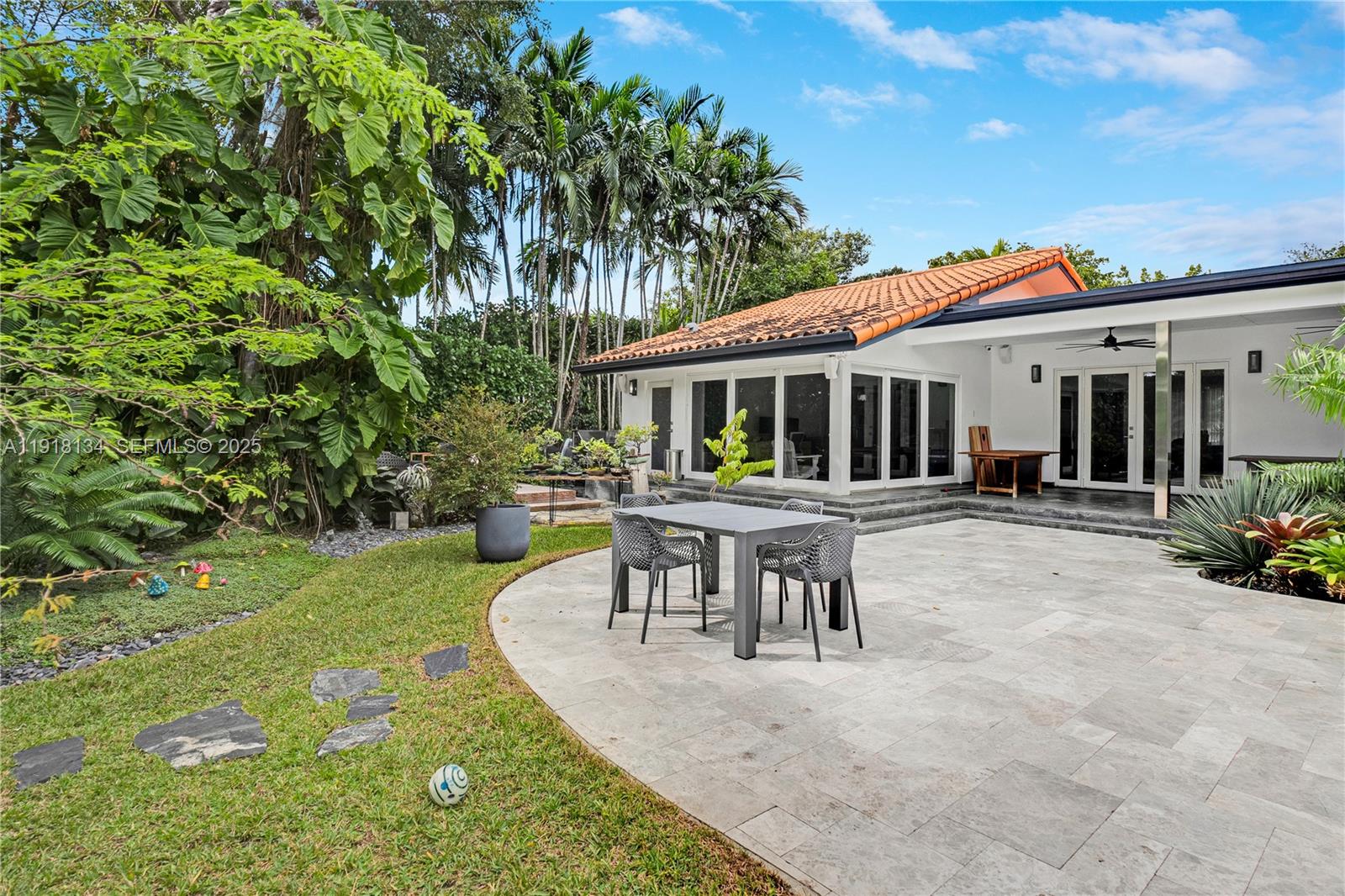 259 E Shore Dr Miami, FL 33133