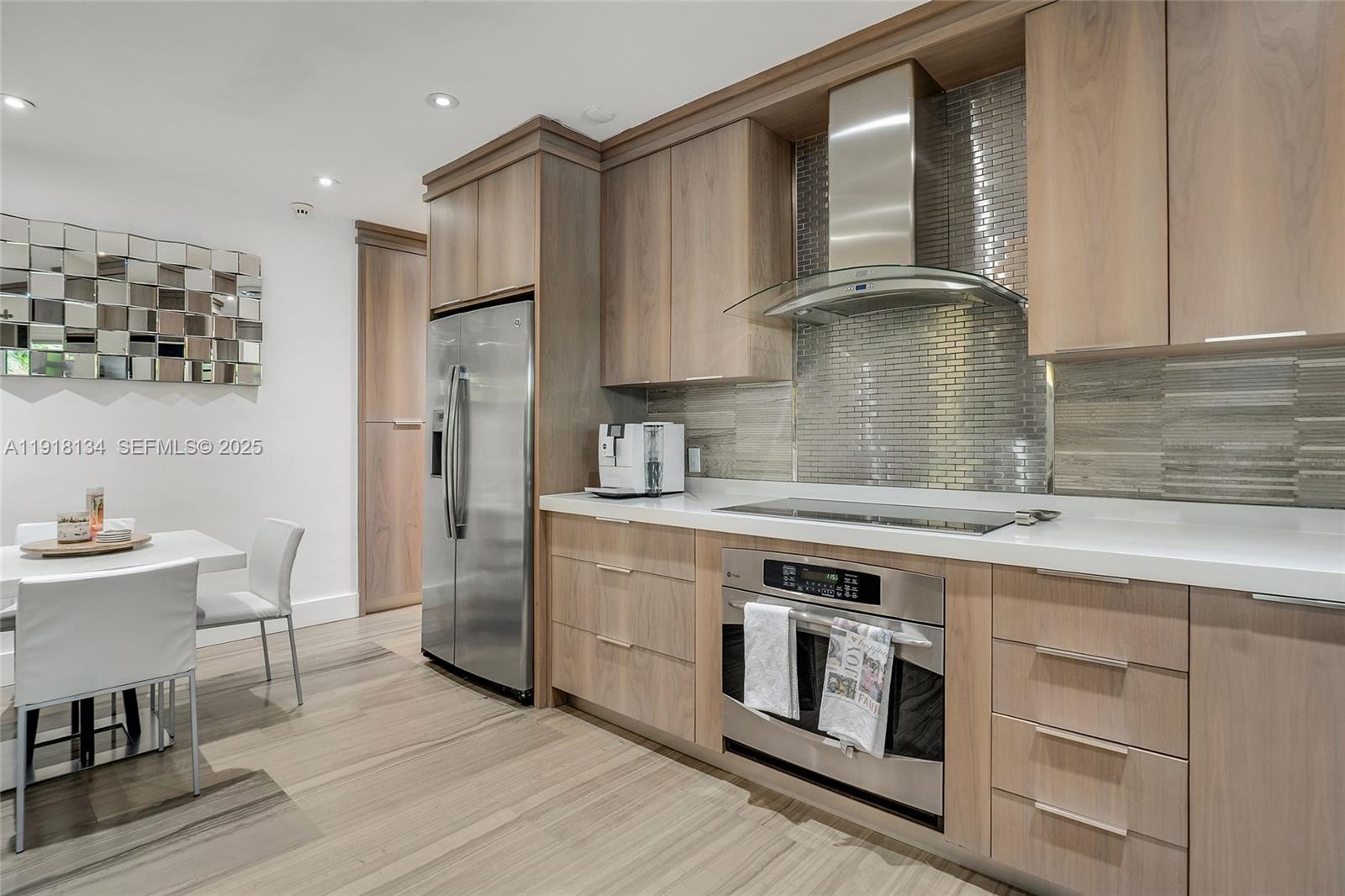 259 E Shore Dr Miami, FL 33133