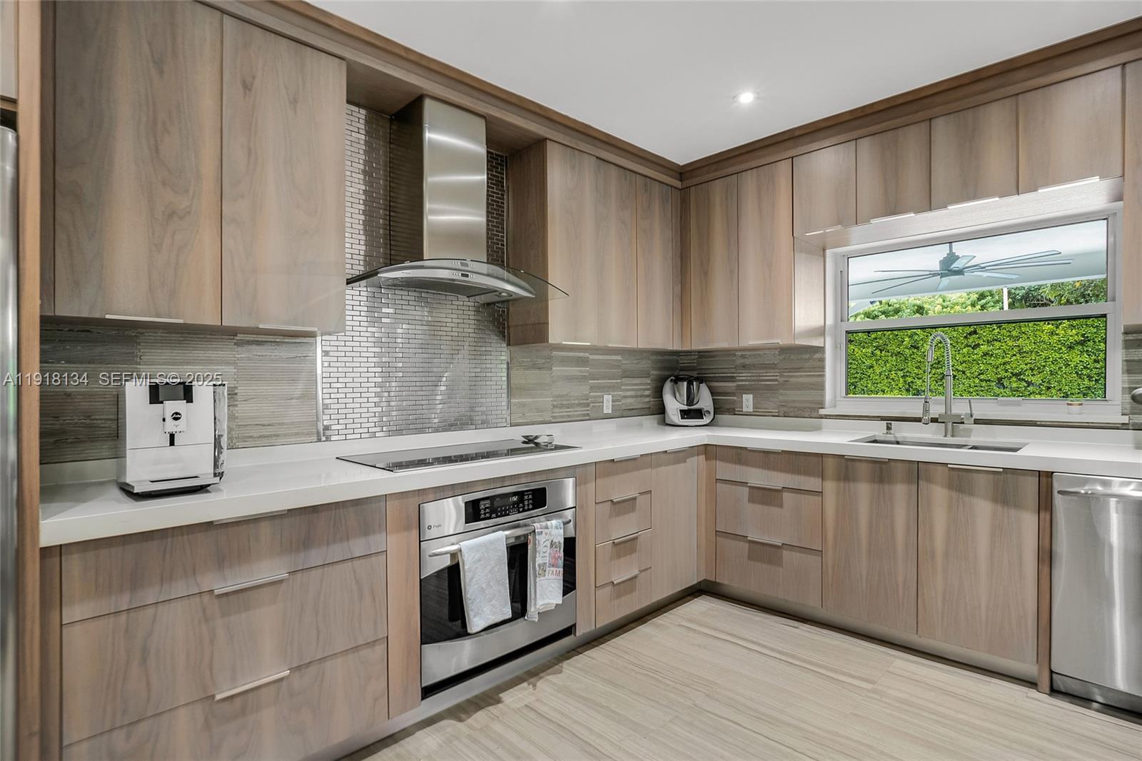 259 E Shore Dr Miami, FL 33133