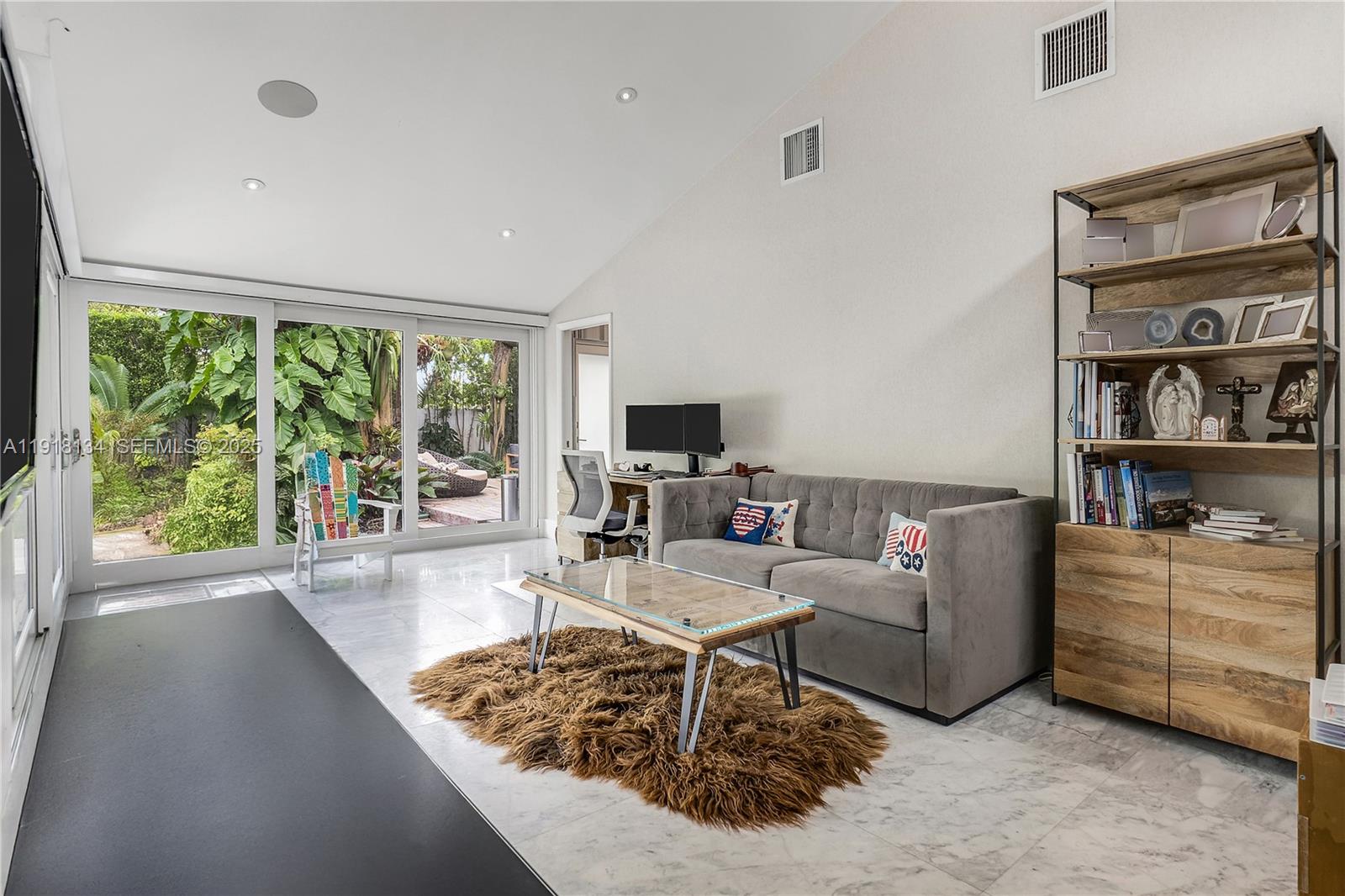 259 E Shore Dr Miami, FL 33133