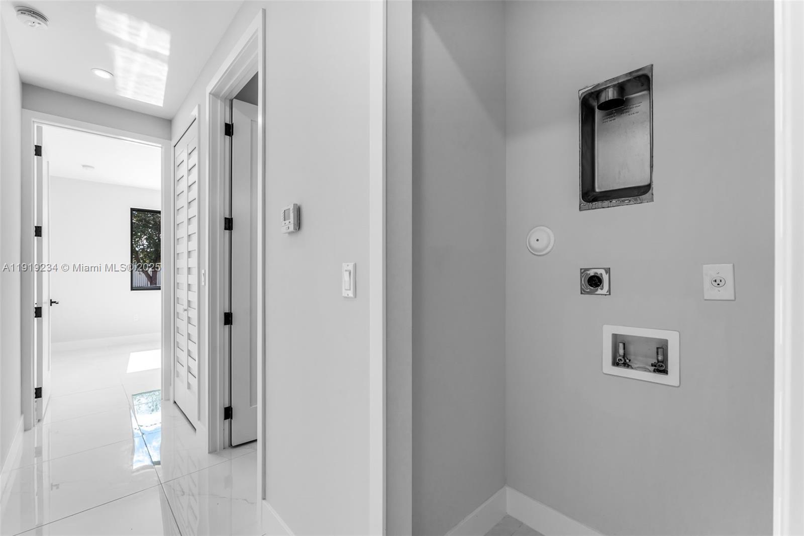 12387 SW 220th St Miami, FL 33170