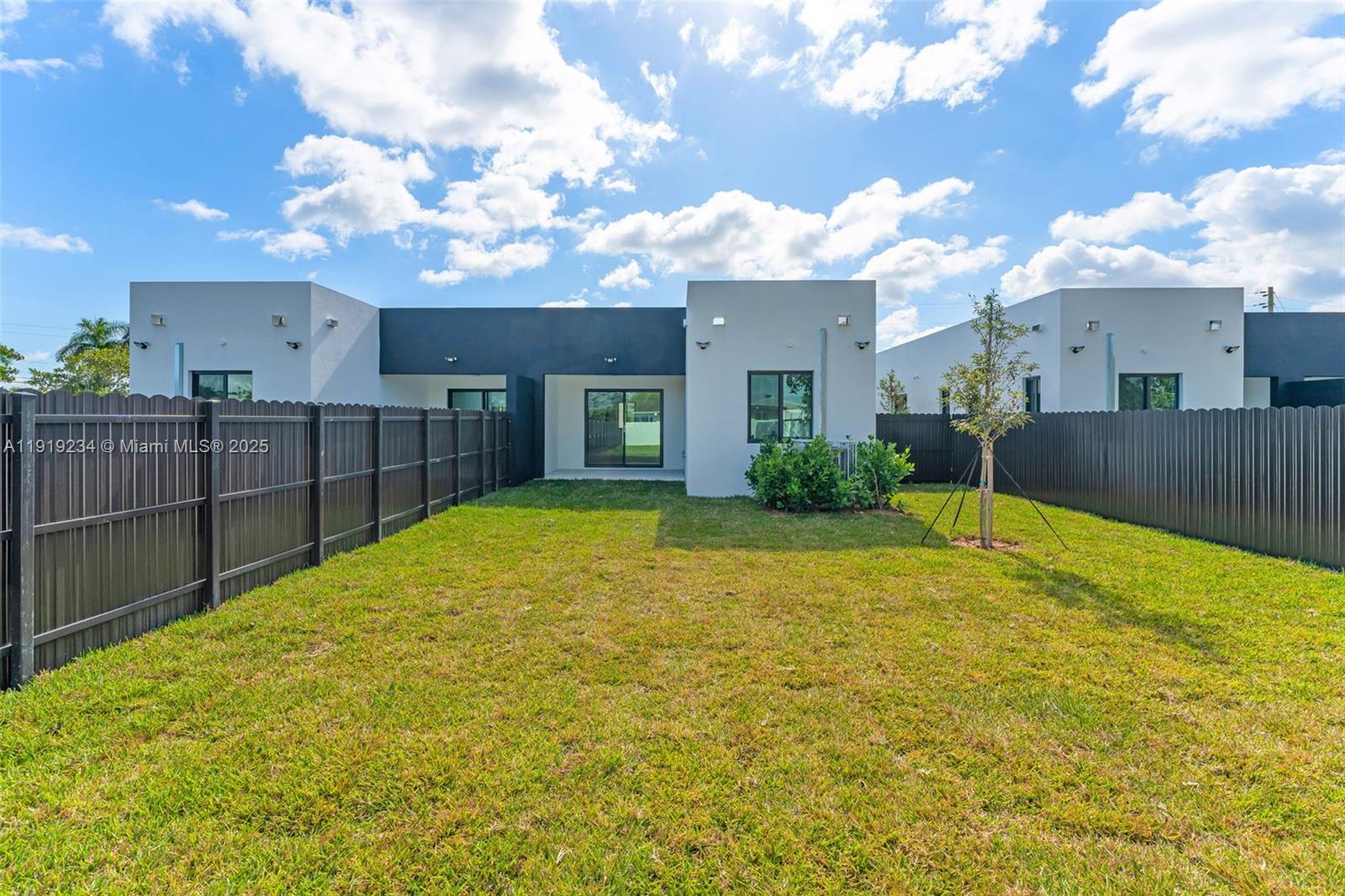 12387 SW 220th St Miami, FL 33170