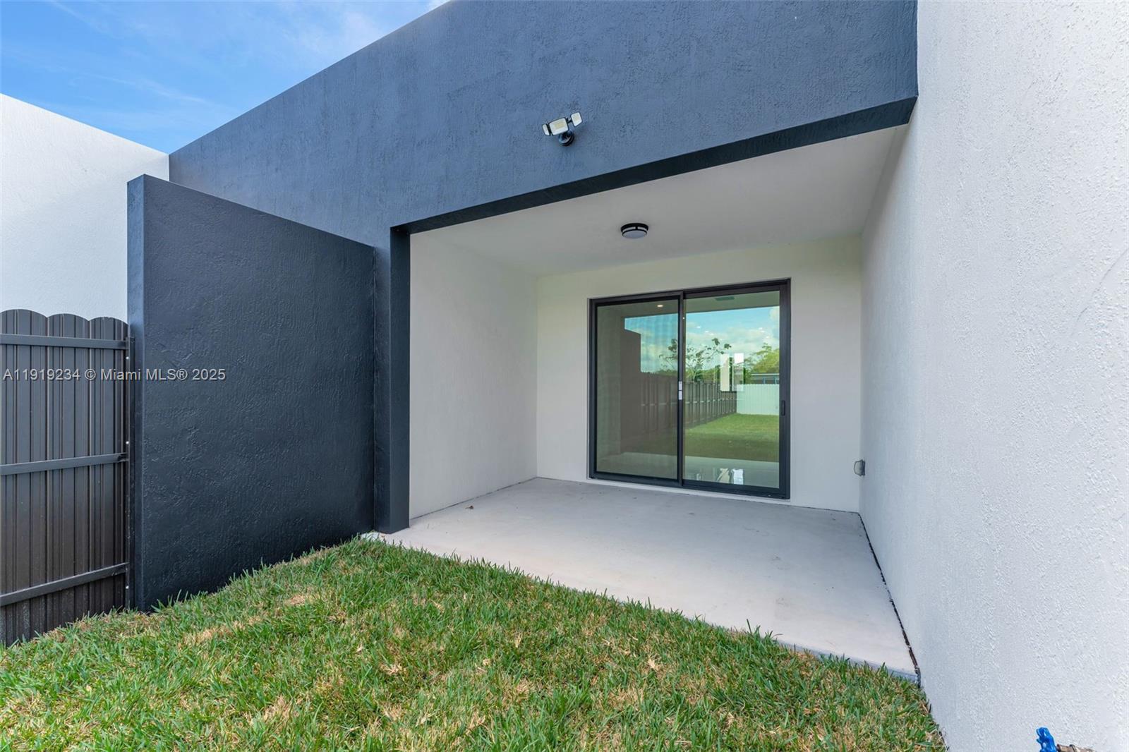 12387 SW 220th St Miami, FL 33170