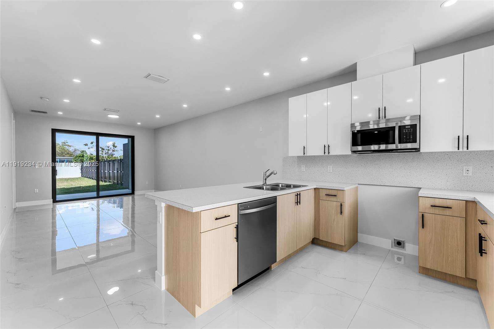 12387 SW 220th St Miami, FL 33170