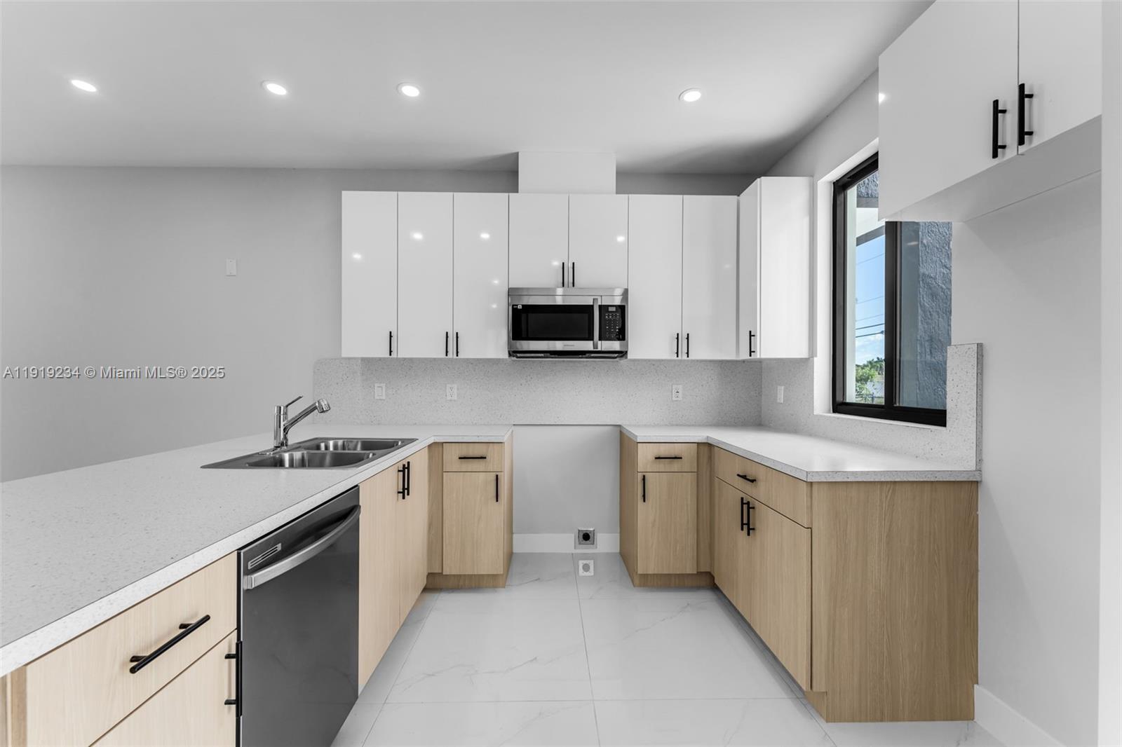 12387 SW 220th St Miami, FL 33170