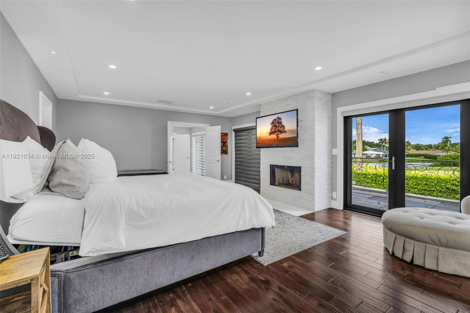 2941 Fairway Dr Hollywood, FL 33021