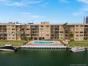 301 Golden Isles Dr #111