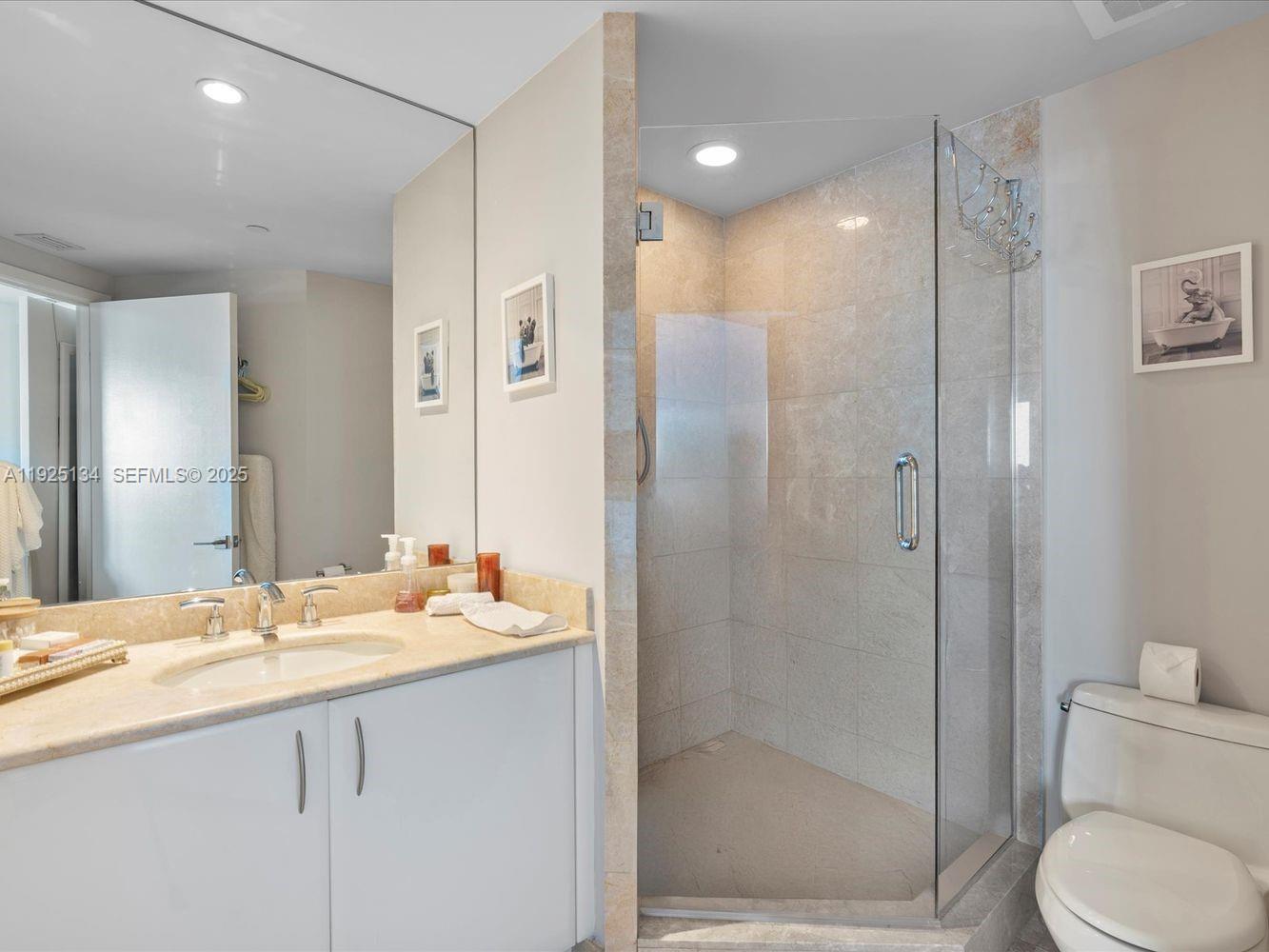 1331 Brickell Bay Dr #1811 Miami, FL 33131