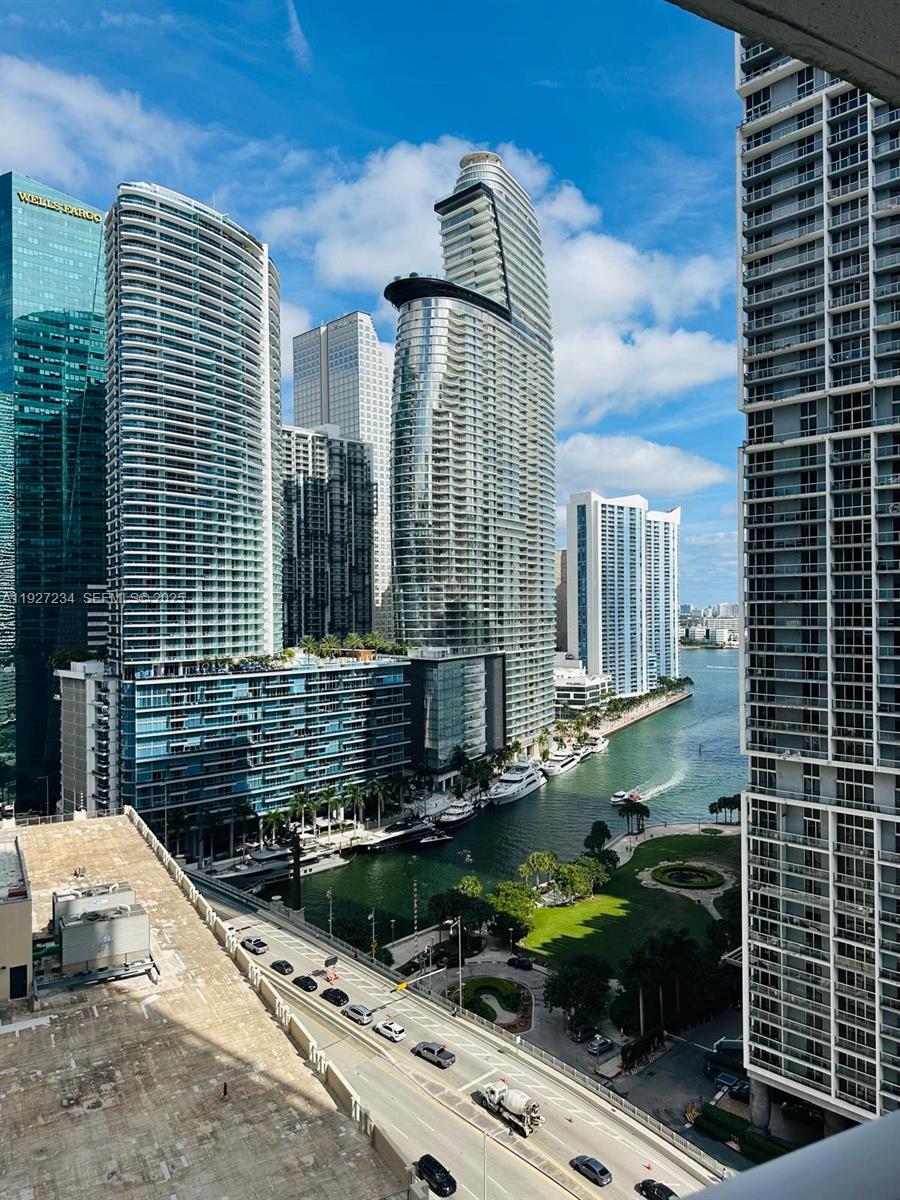 500 Brickell Ave #2205