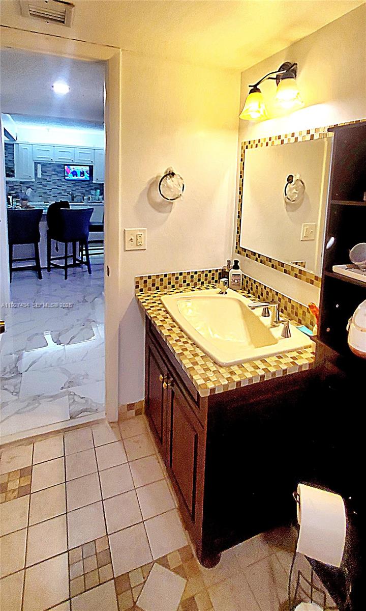 3905 N Nob Hl Rd #510 Sunrise, FL 33351