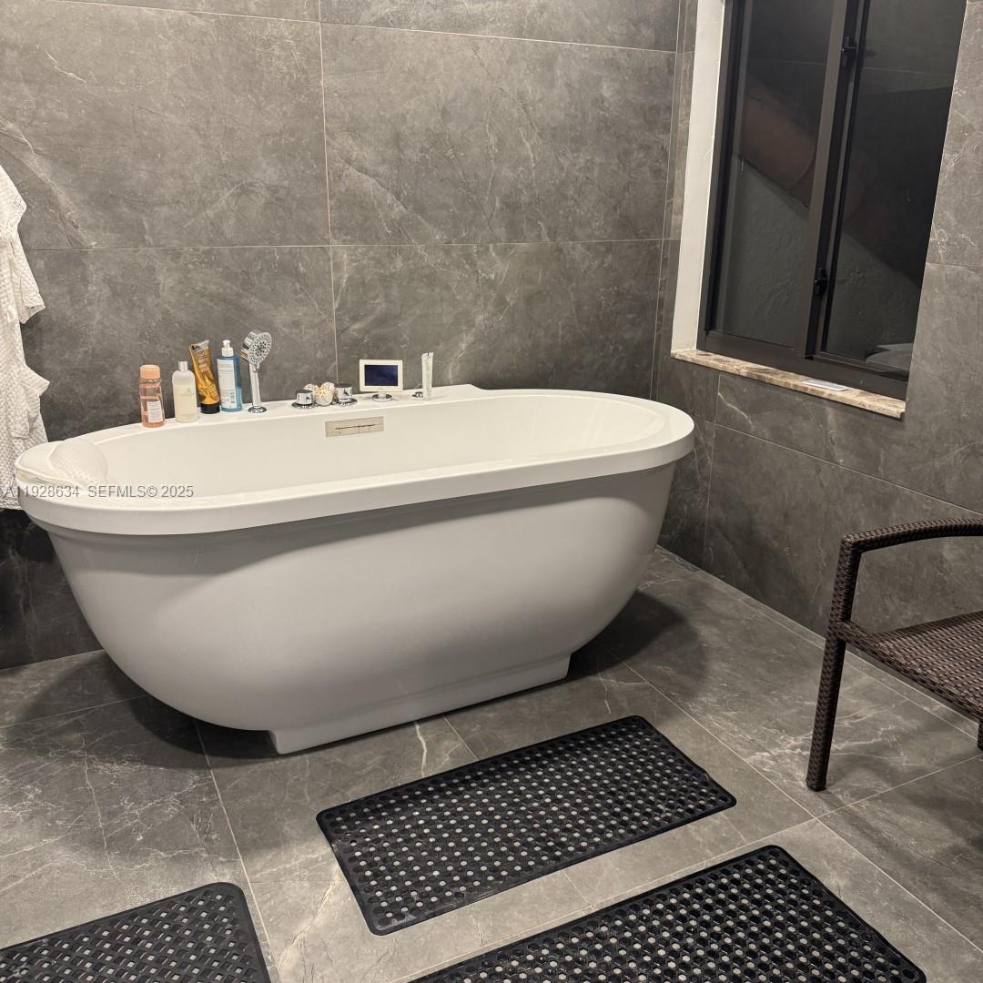 2000 S Bayshore Dr #46 Miami, FL 33133