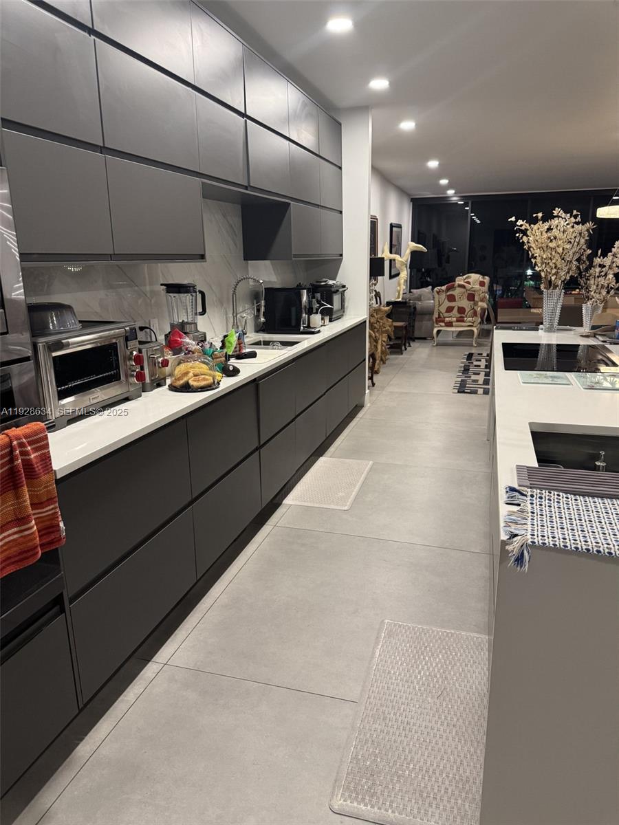 2000 S Bayshore Dr #46 Miami, FL 33133