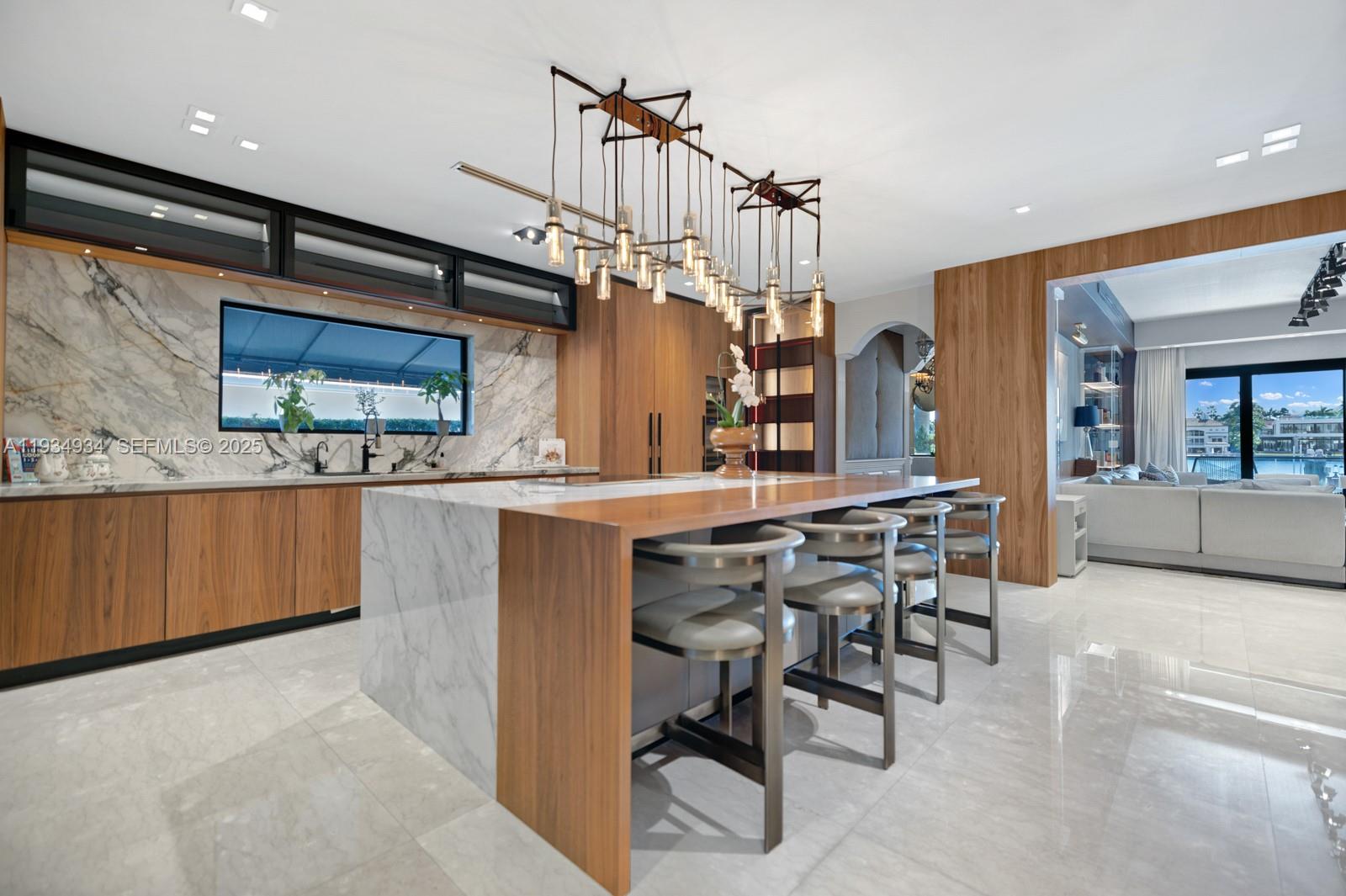 176 S Hibiscus Dr Miami Beach, FL 33139