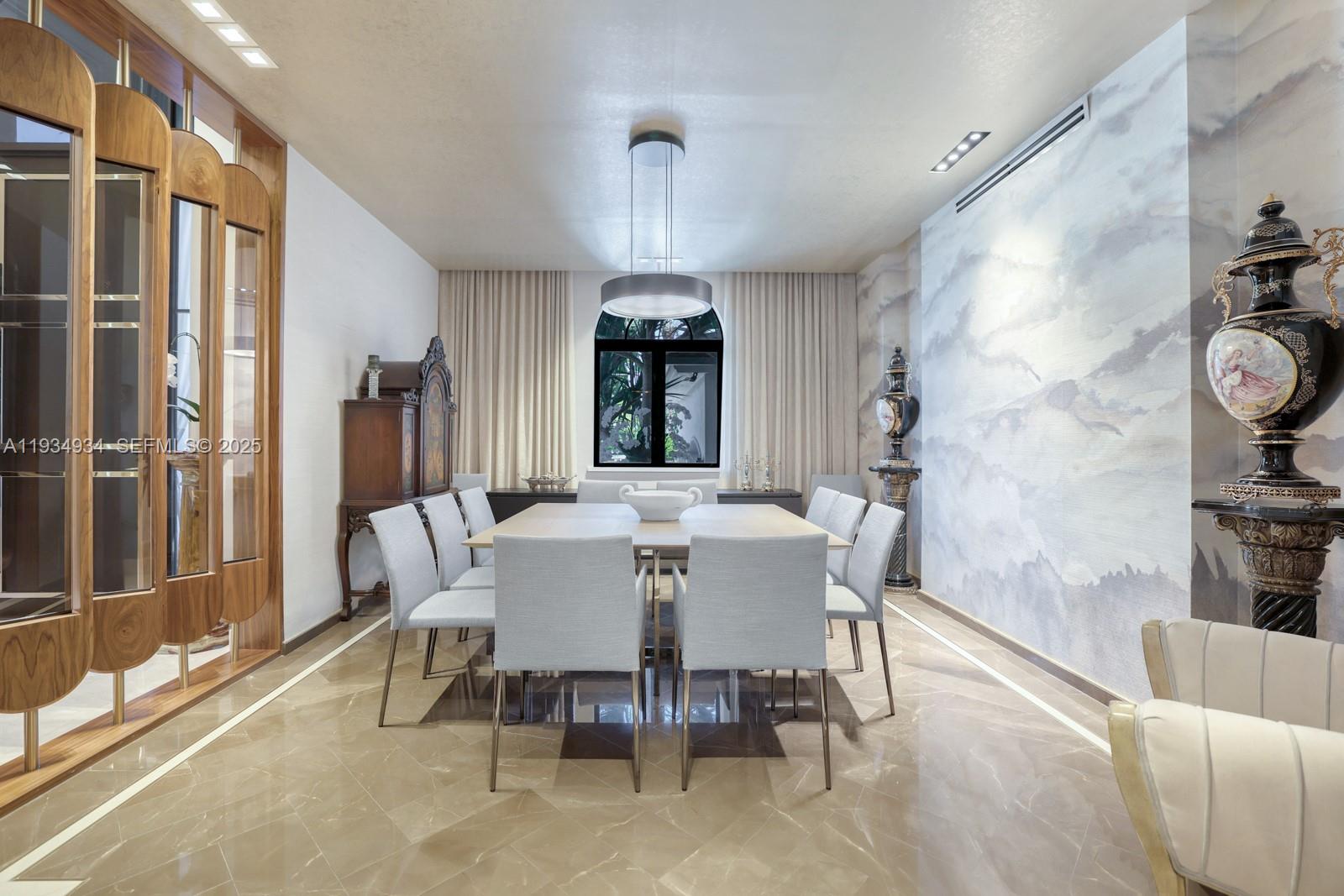 176 S Hibiscus Dr Miami Beach, FL 33139