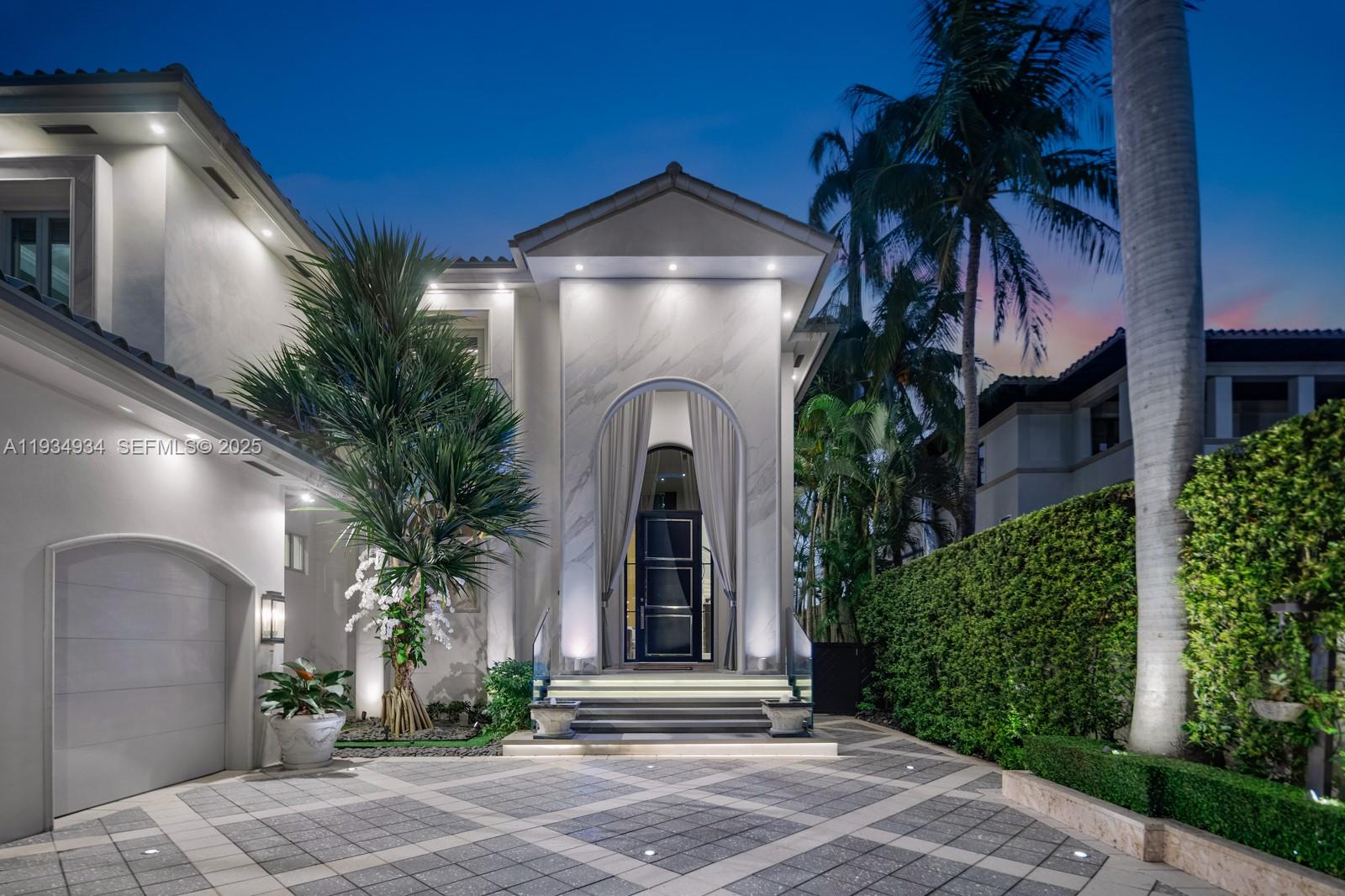 176 S Hibiscus Dr Miami Beach, FL 33139