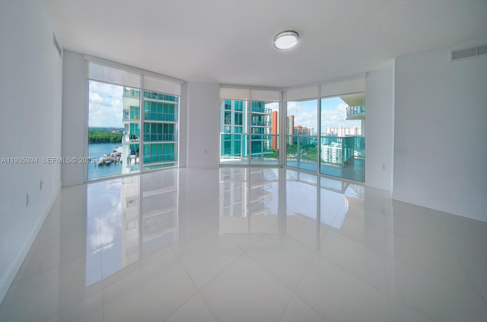 image St Tropez Sunny Isles3