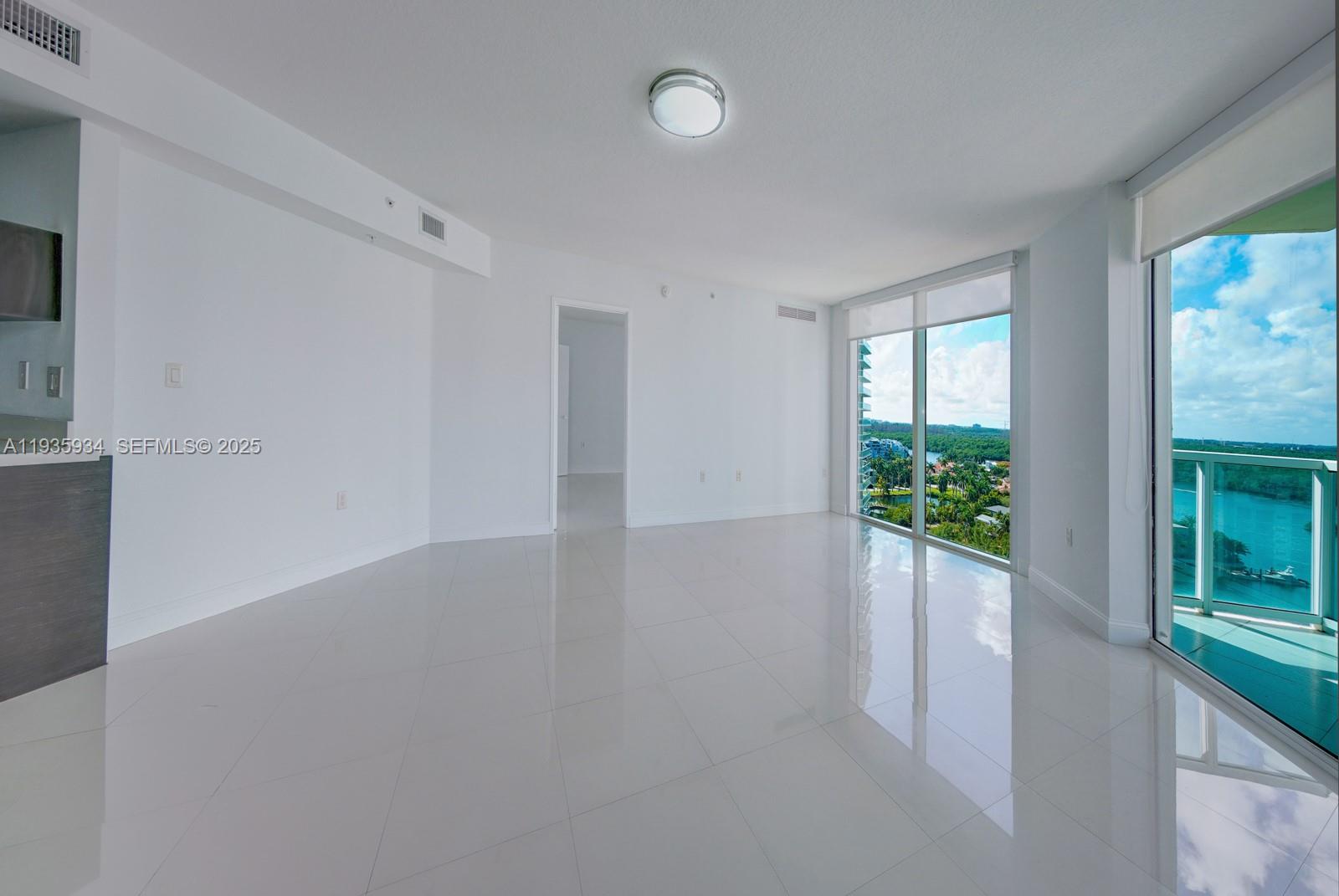image St Tropez Sunny Isles4