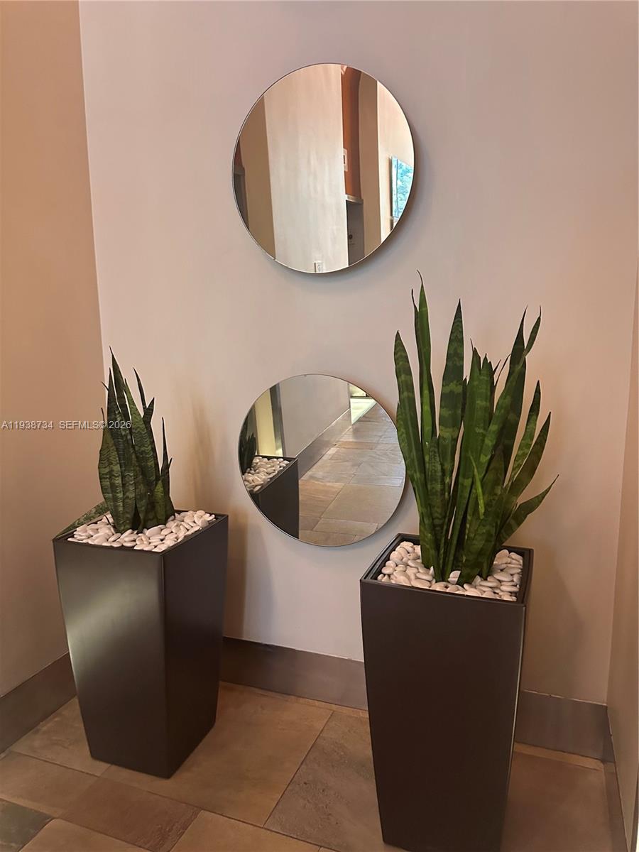 image 500 Brickell West9