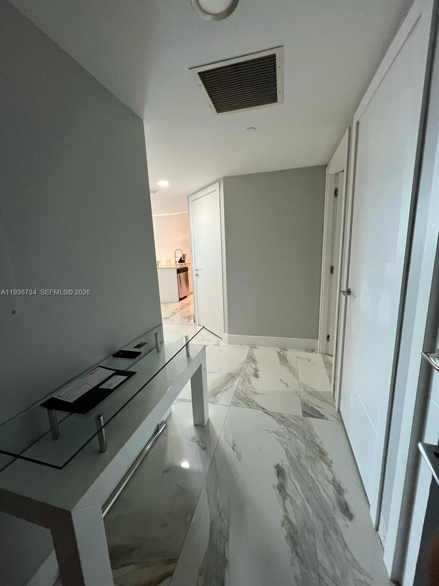 image 500 Brickell West12