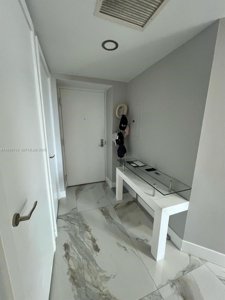 image 500 Brickell West14