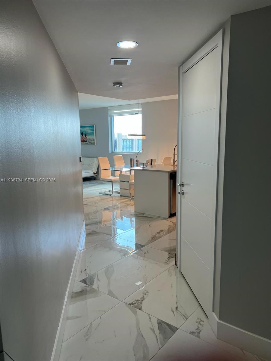 image 500 Brickell West15