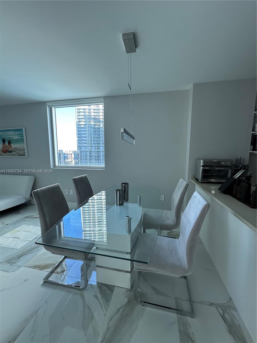 image 500 Brickell West18