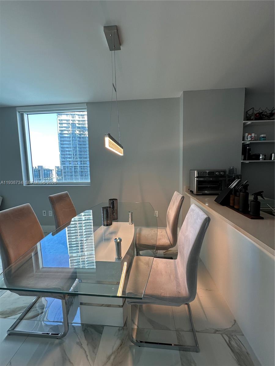 image 500 Brickell West20