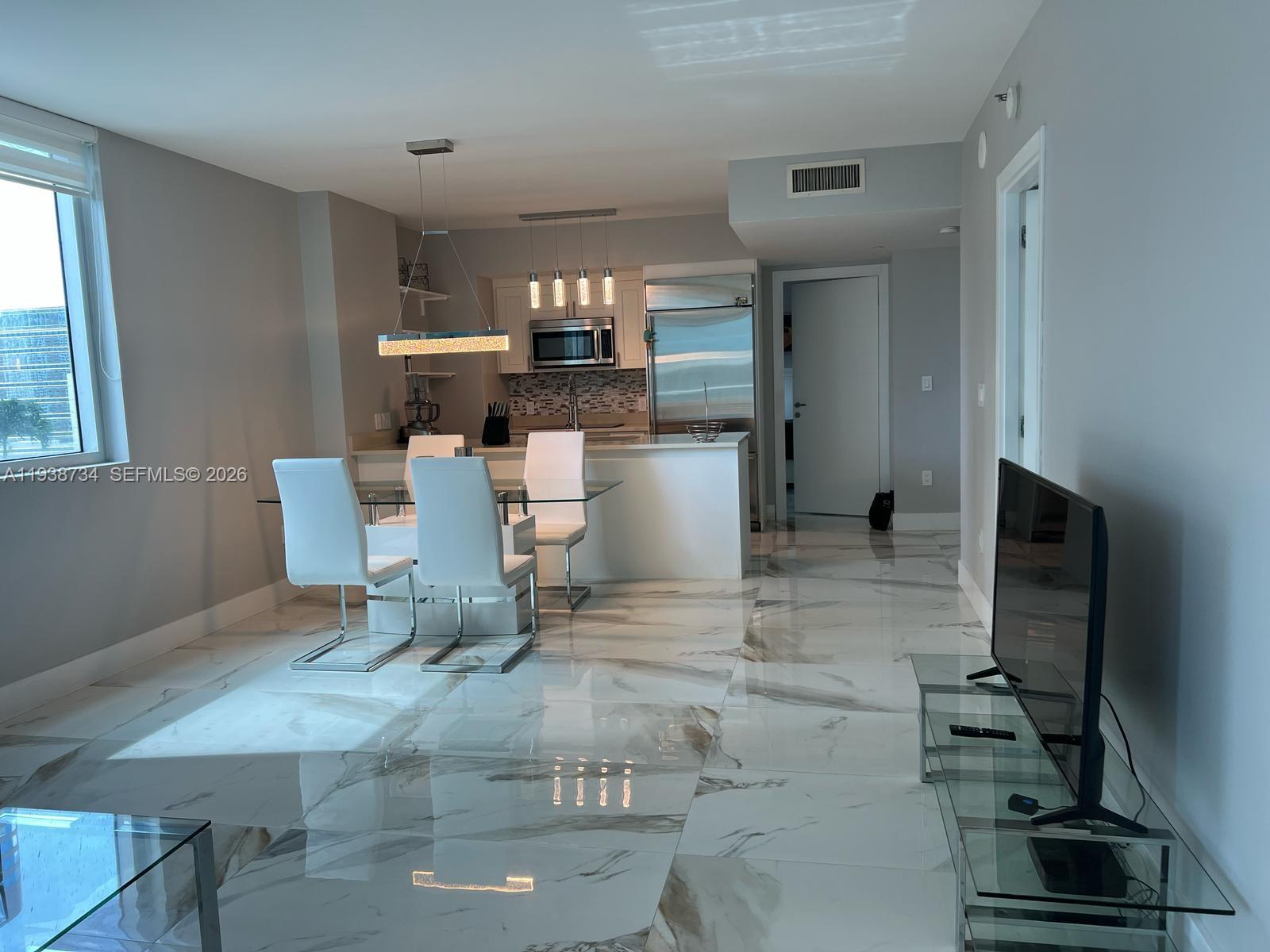 image 500 Brickell West31