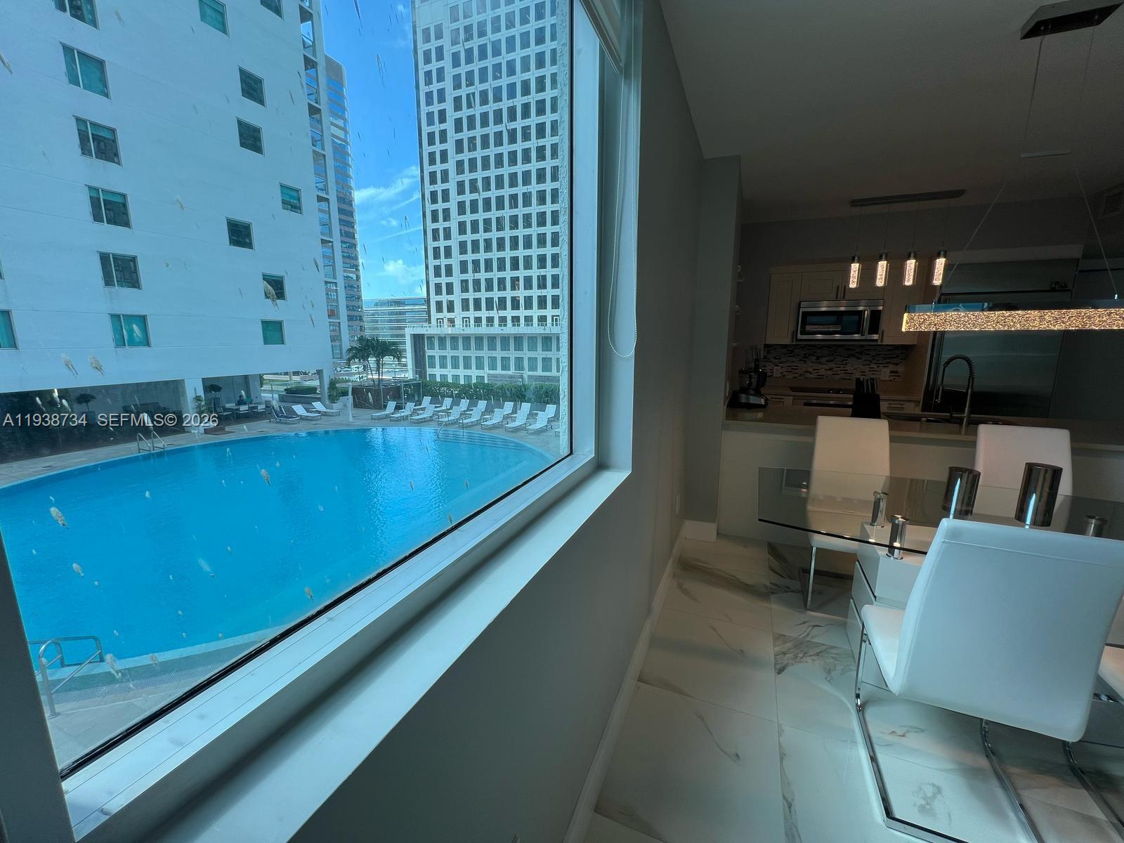 image 500 Brickell West34